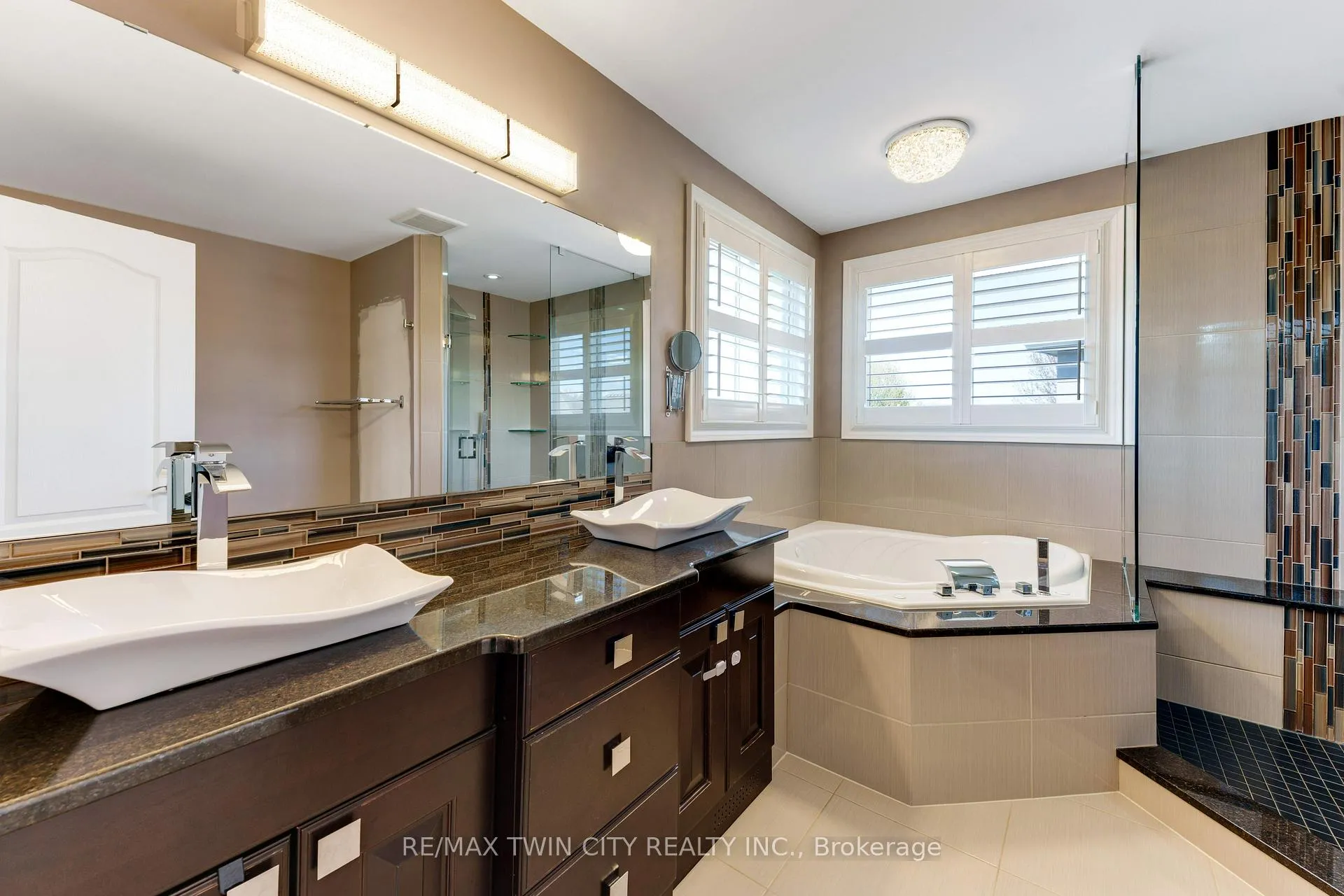Photo 17 of 437 Beaumont Crescent, Kitchener, Grand River South — HOMEH
