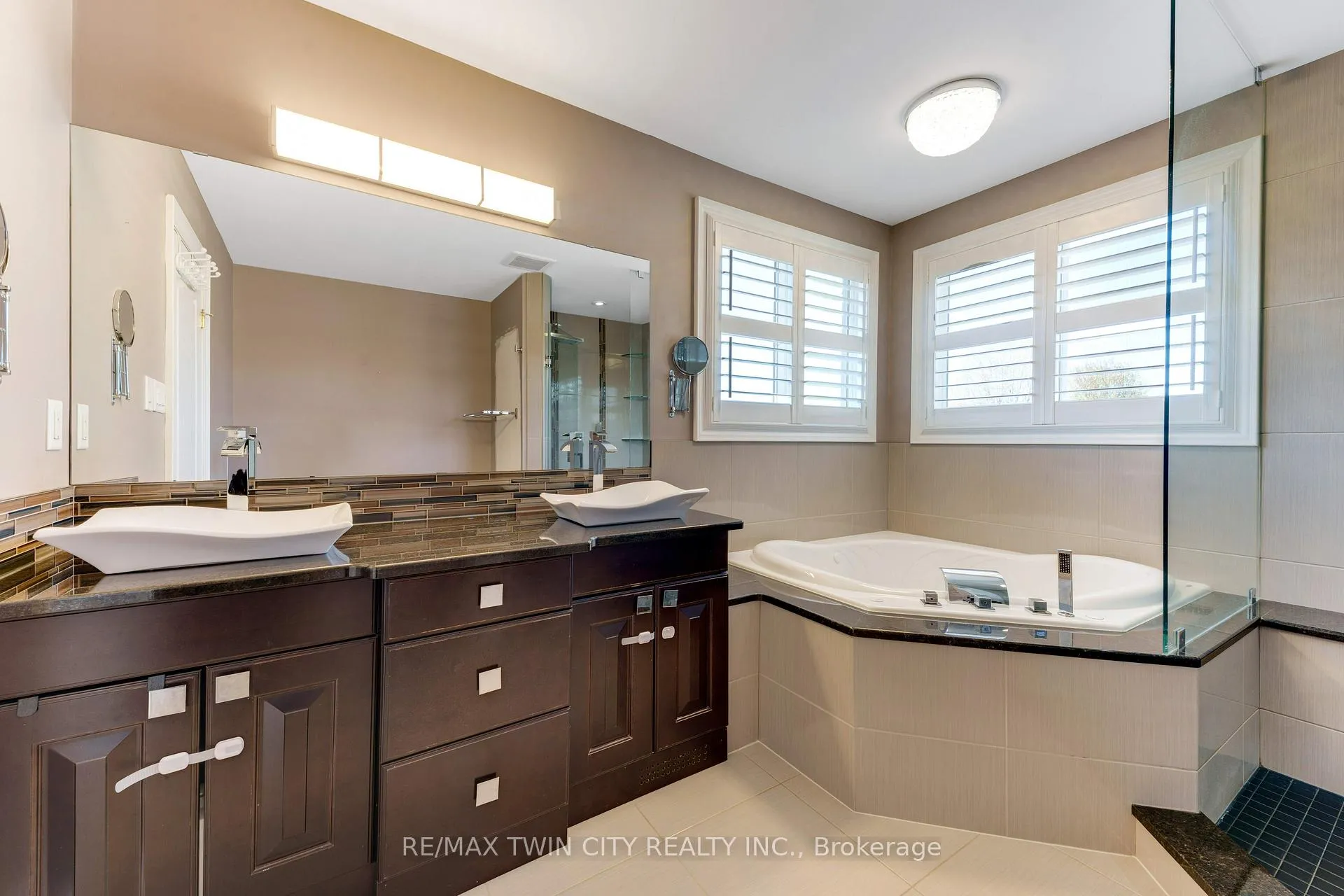 Photo 18 of 437 Beaumont Crescent, Kitchener, Grand River South — HOMEH