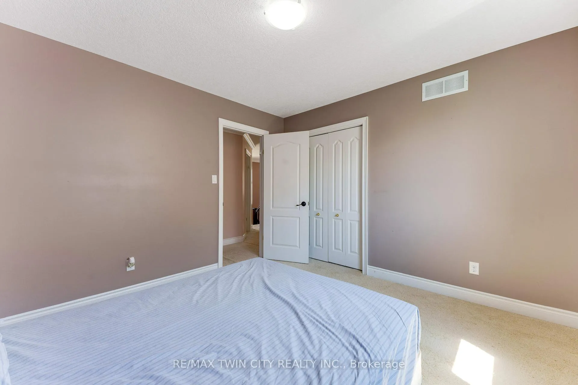 Photo 26 of 437 Beaumont Crescent, Kitchener, Grand River South — HOMEH