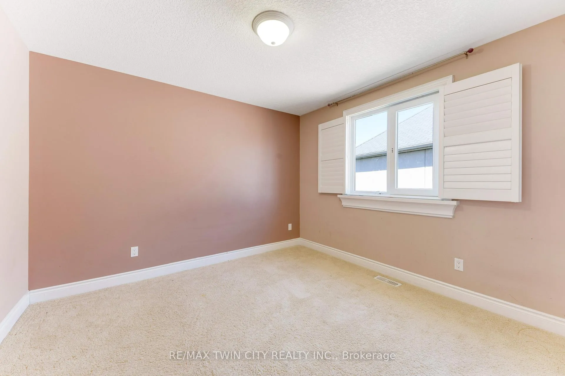 Photo 27 of 437 Beaumont Crescent, Kitchener, Grand River South — HOMEH