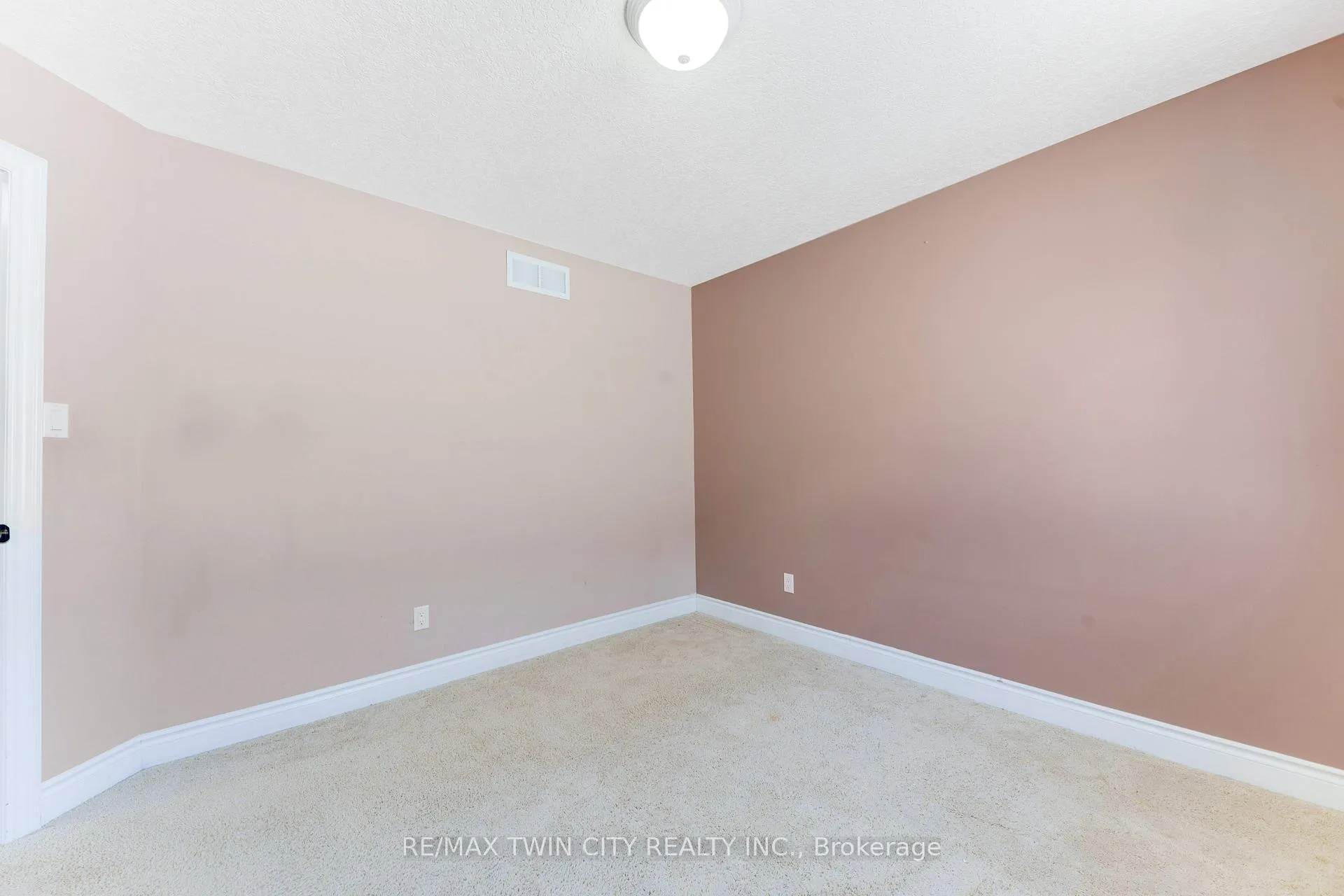 Photo 28 of 437 Beaumont Crescent, Kitchener, Grand River South — HOMEH