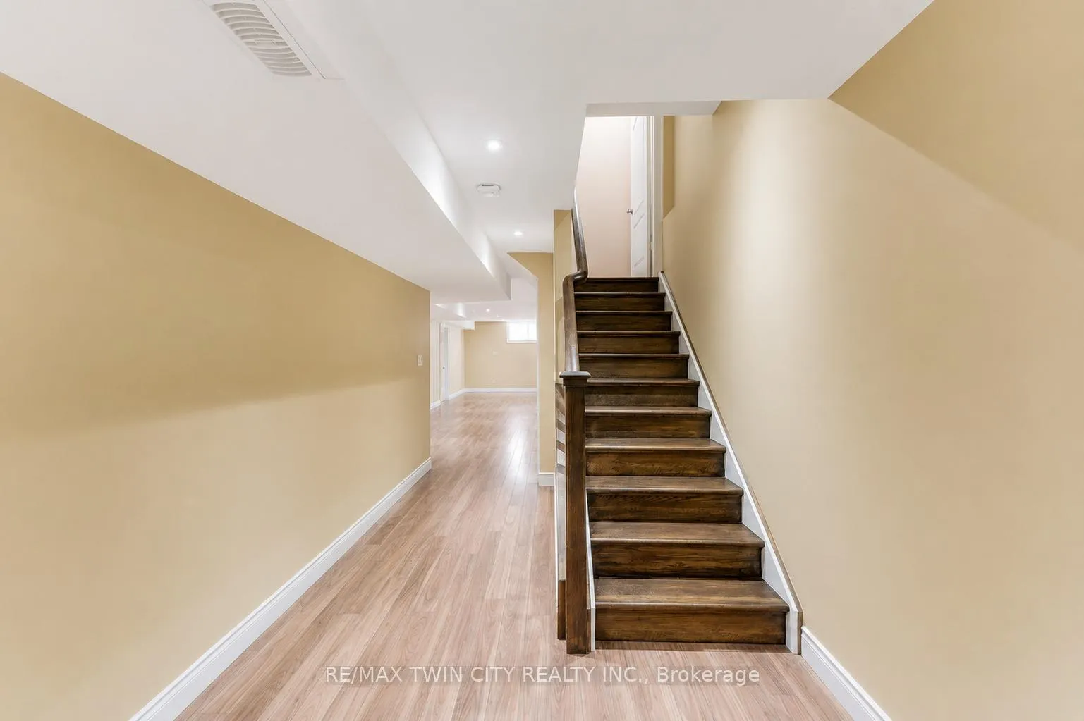 Photo 31 of 437 Beaumont Crescent, Kitchener, Grand River South — HOMEH