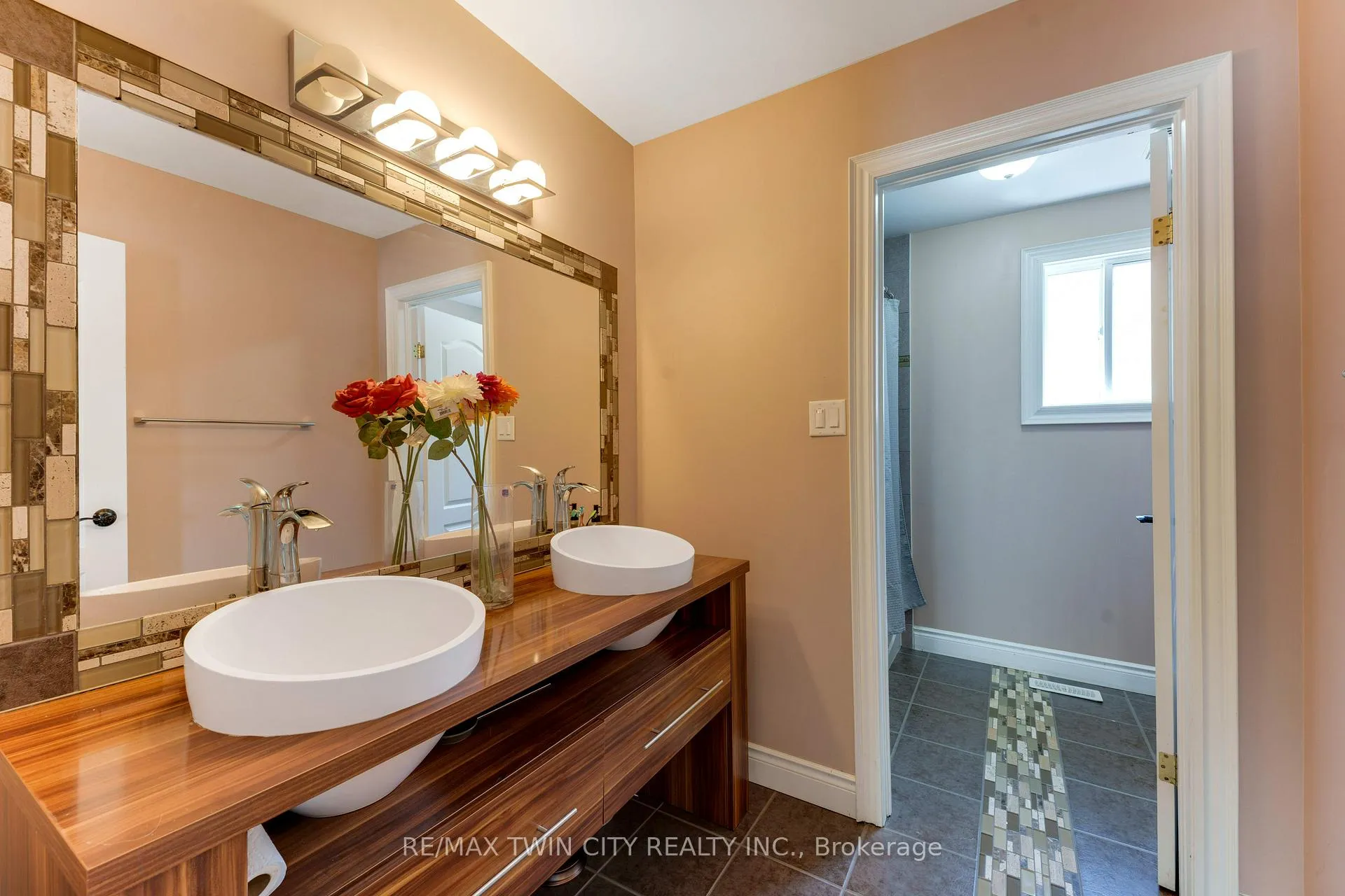 Photo 32 of 437 Beaumont Crescent, Kitchener, Grand River South — HOMEH