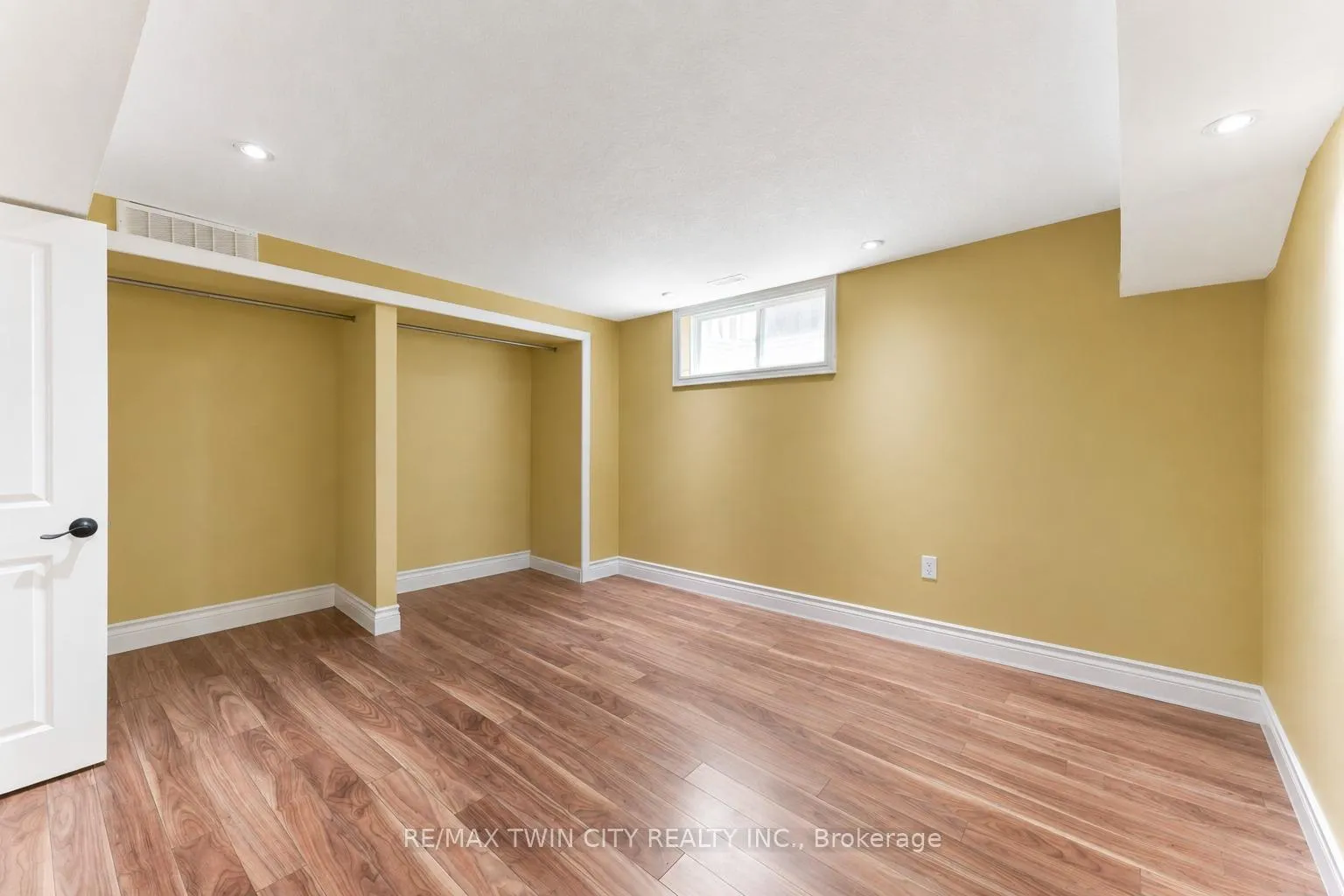 Photo 33 of 437 Beaumont Crescent, Kitchener, Grand River South — HOMEH
