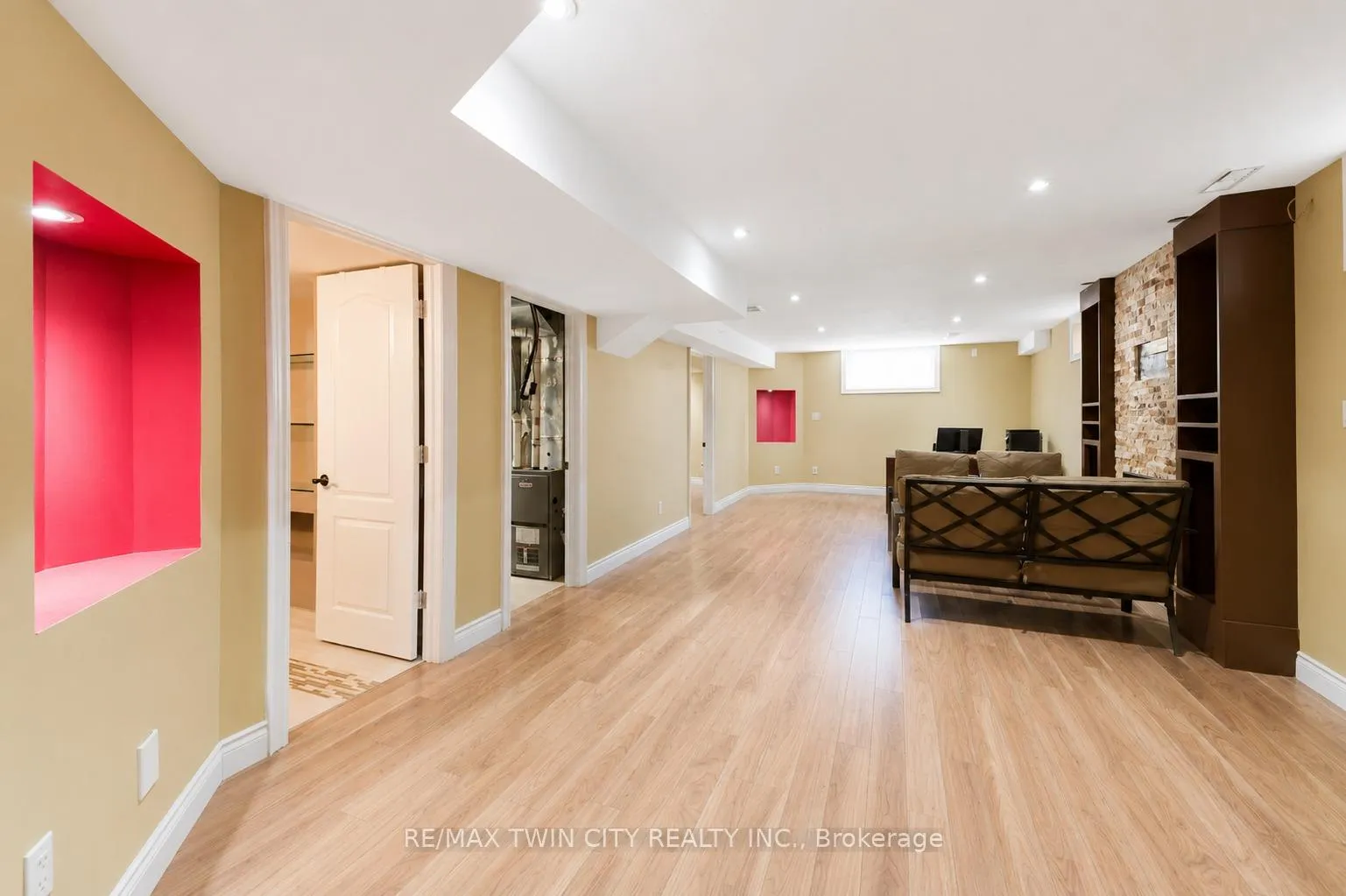 Photo 36 of 437 Beaumont Crescent, Kitchener, Grand River South — HOMEH