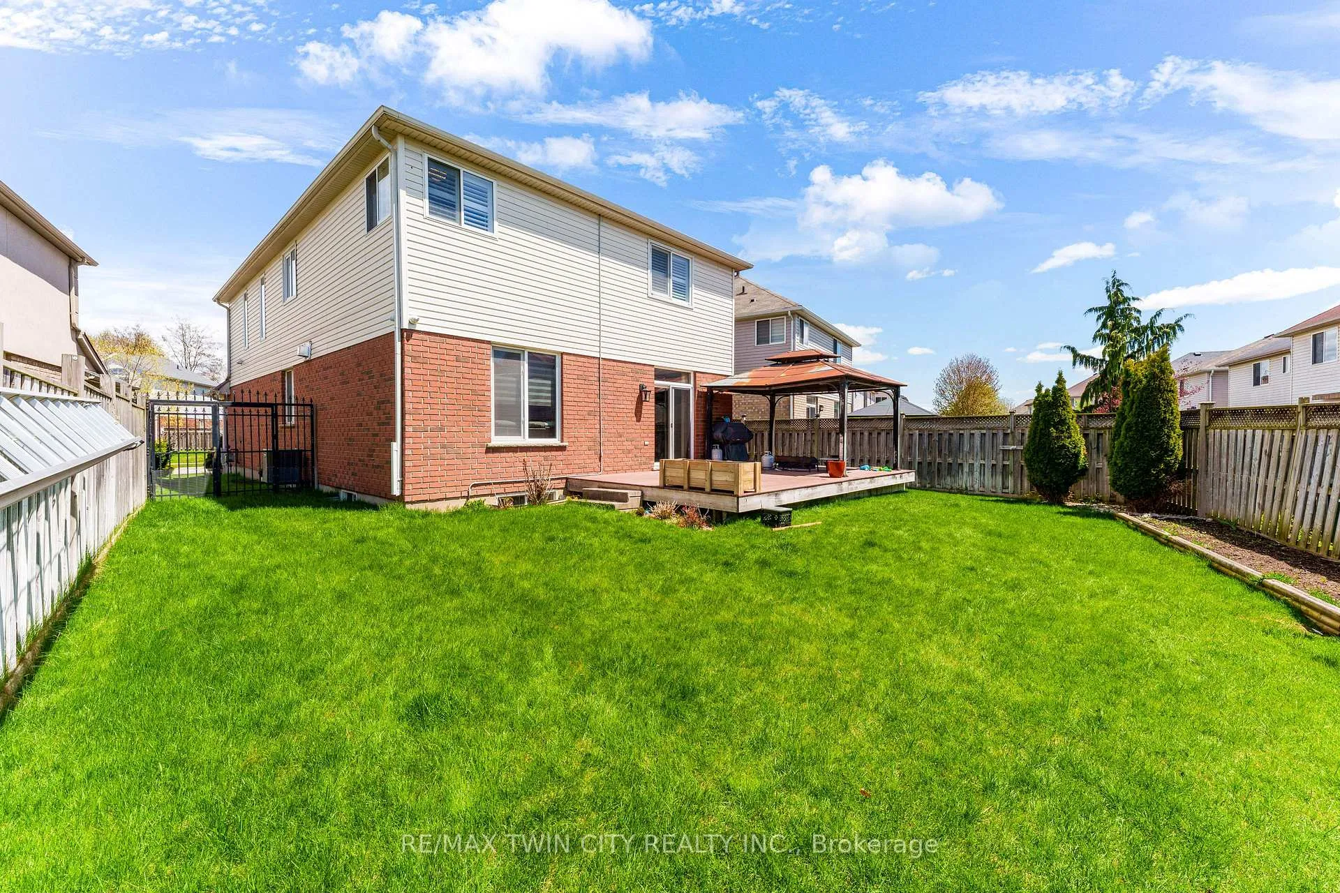 Photo 37 of 437 Beaumont Crescent, Kitchener, Grand River South — HOMEH