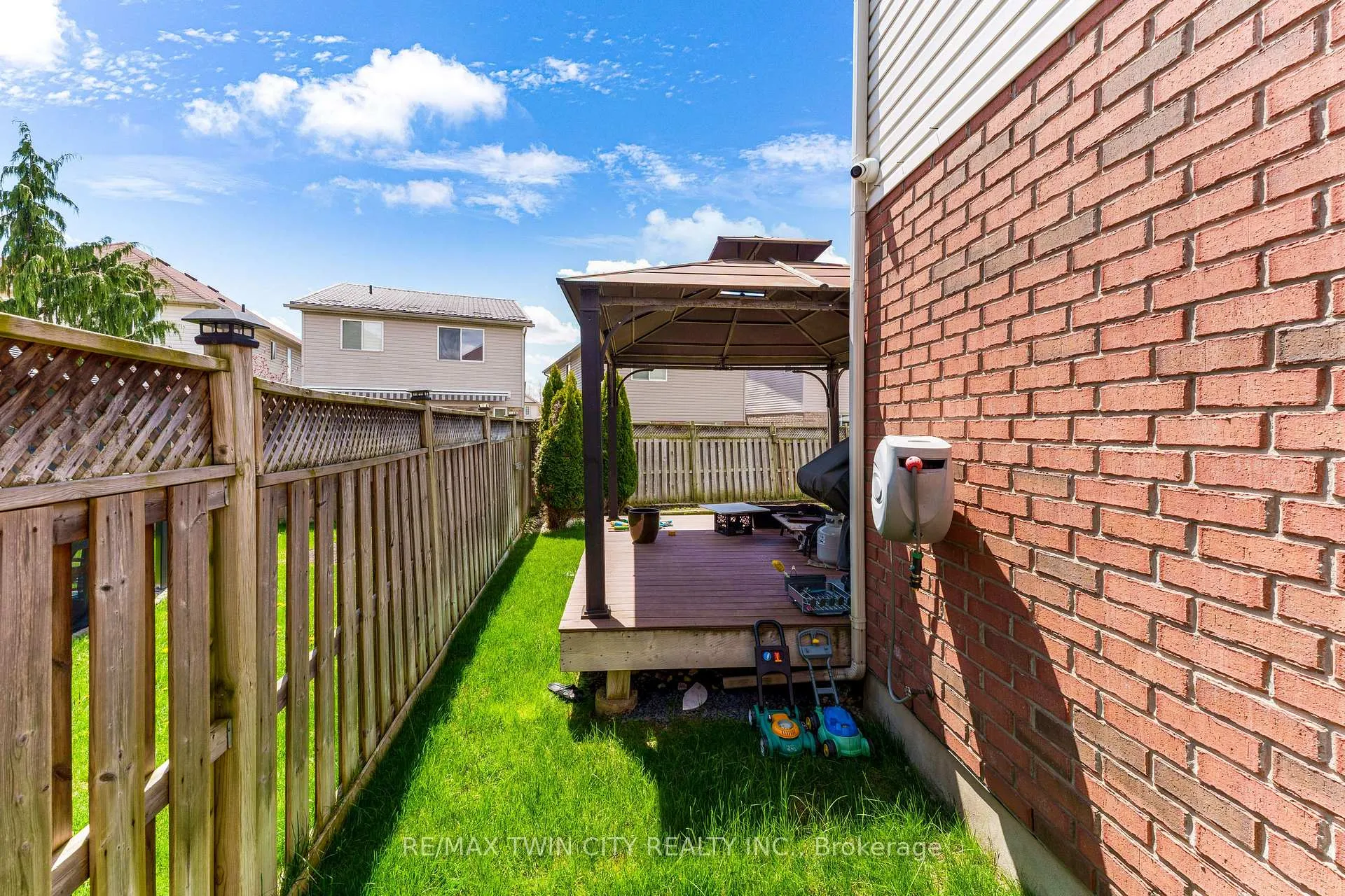 Photo 38 of 437 Beaumont Crescent, Kitchener, Grand River South — HOMEH