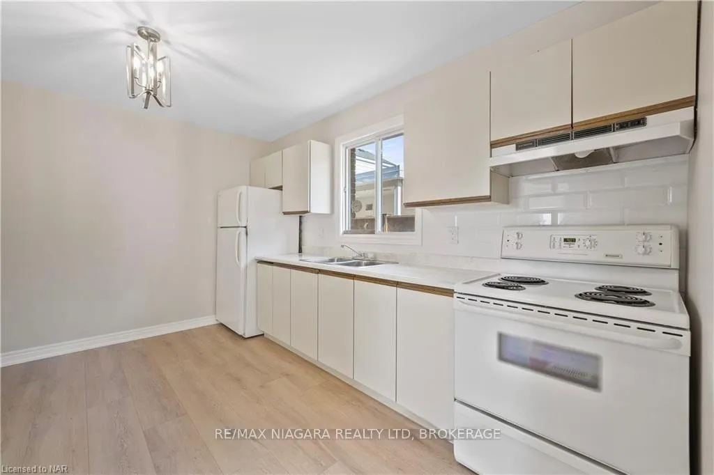 Photo 5 of Unit 1, 6344 Drummond Road, Niagara Falls, Dorchester — HOMEH