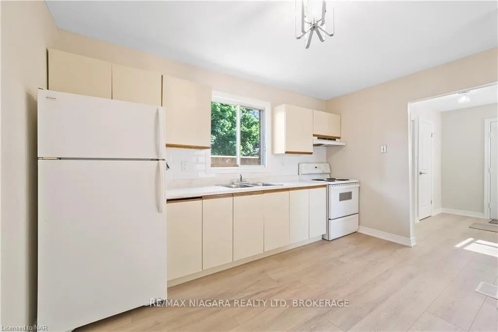 Photo 6 of Unit 1, 6344 Drummond Road, Niagara Falls, Dorchester — HOMEH