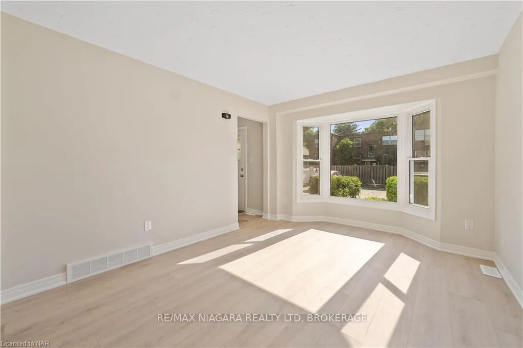 Photo 10 of Unit 1, 6344 Drummond Road, Niagara Falls, Dorchester — HOMEH