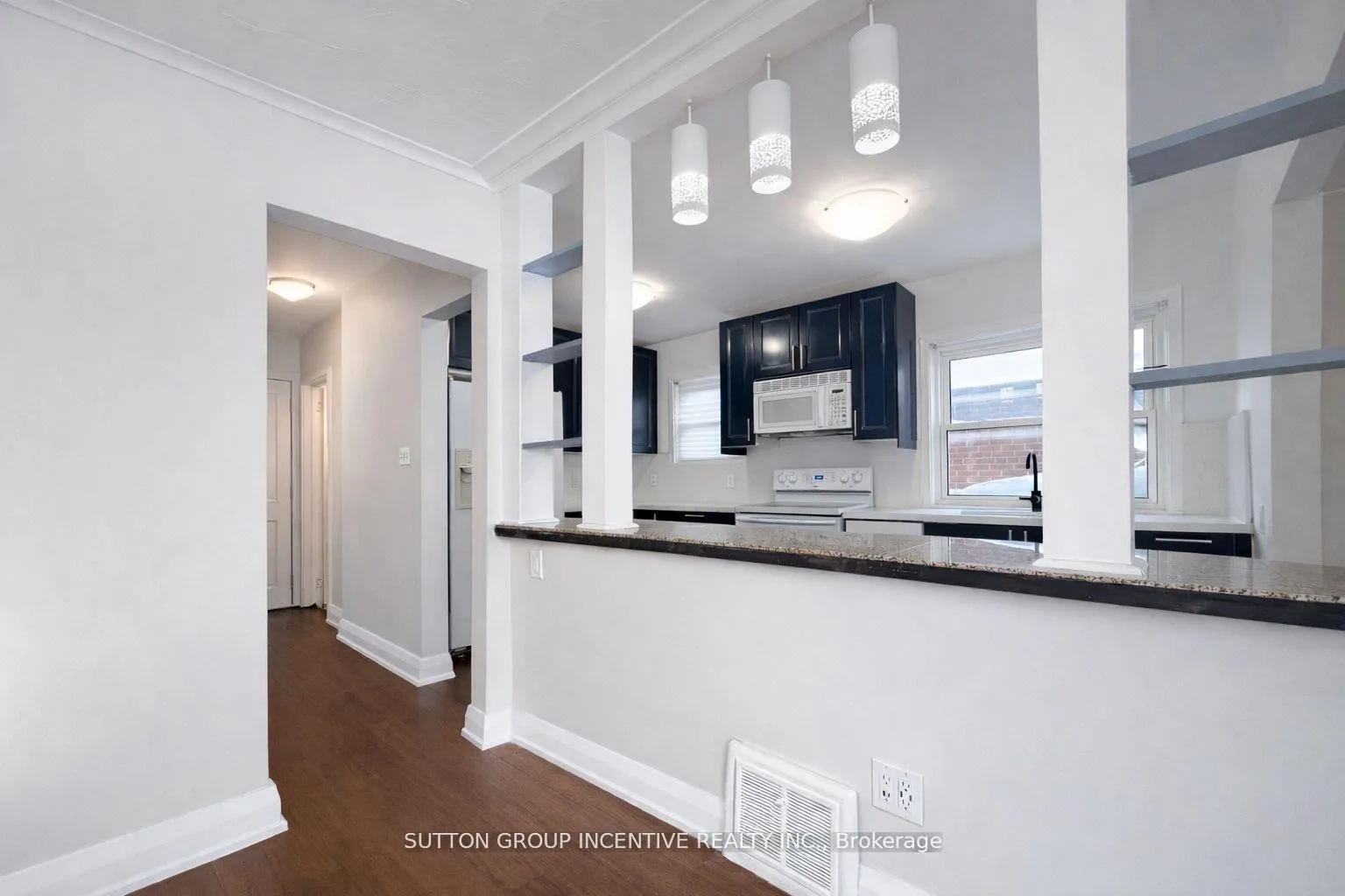Photo 10 of 65 Barrhead Crescent, Etobicoke, Rexdale-Kipling — HOMEH