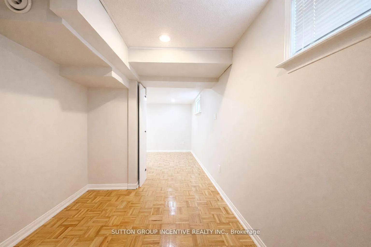 Photo 17 of 65 Barrhead Crescent, Etobicoke, Rexdale-Kipling — HOMEH