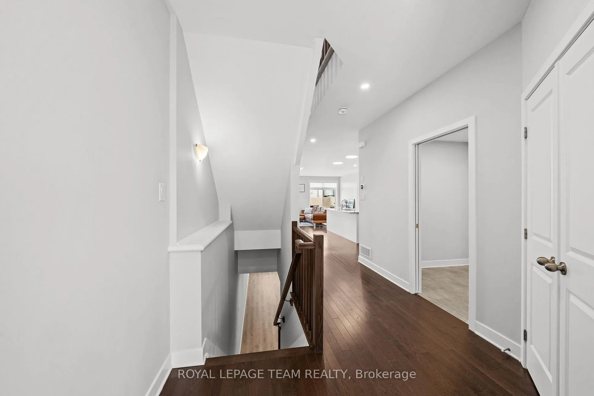Photo 6 of 539 Honeylocust Avenue, Ottawa, Kanata - Emerald Meadows/Trailwest — HOMEH