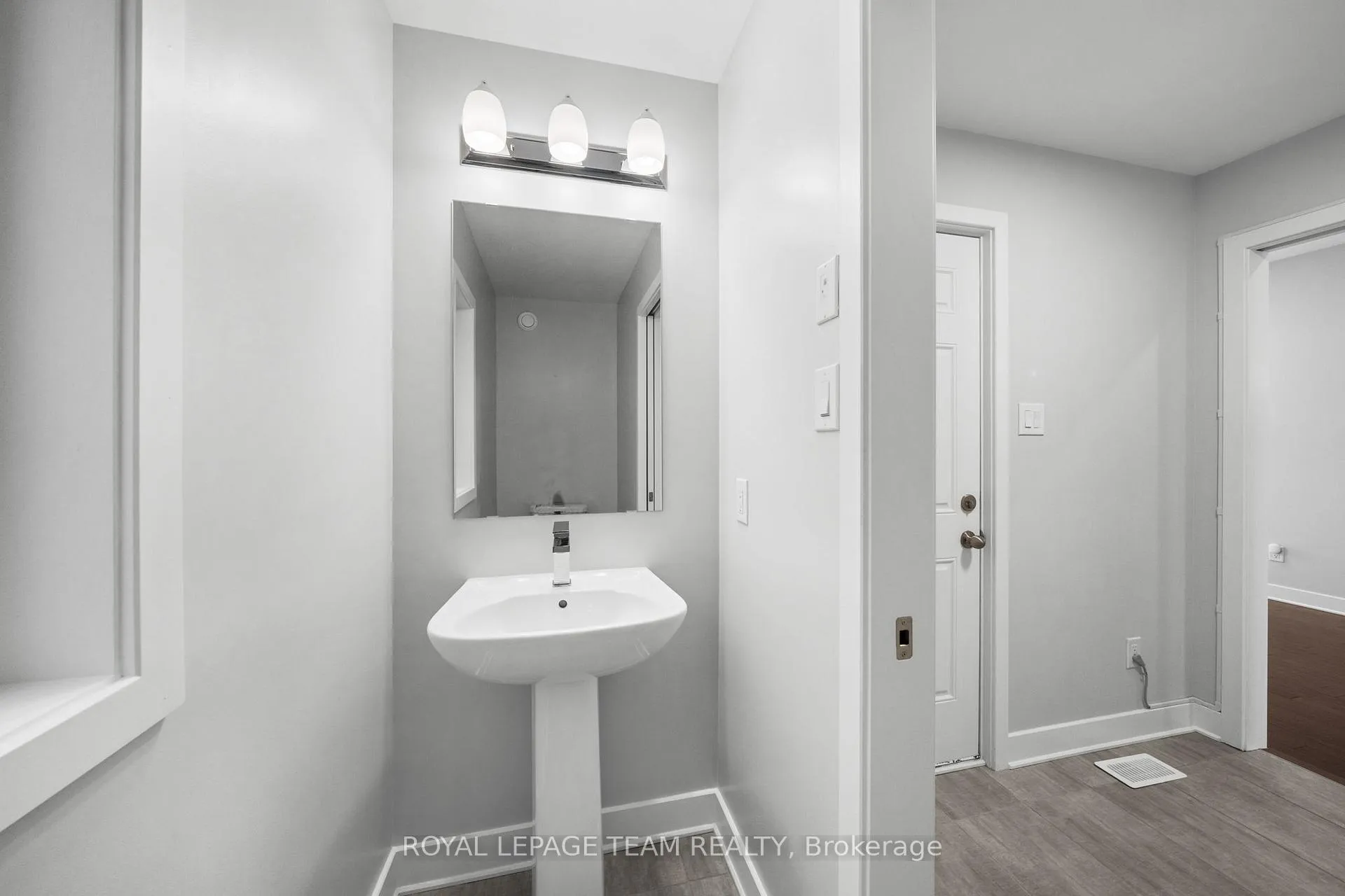 Photo 8 of 539 Honeylocust Avenue, Ottawa, Kanata - Emerald Meadows/Trailwest — HOMEH