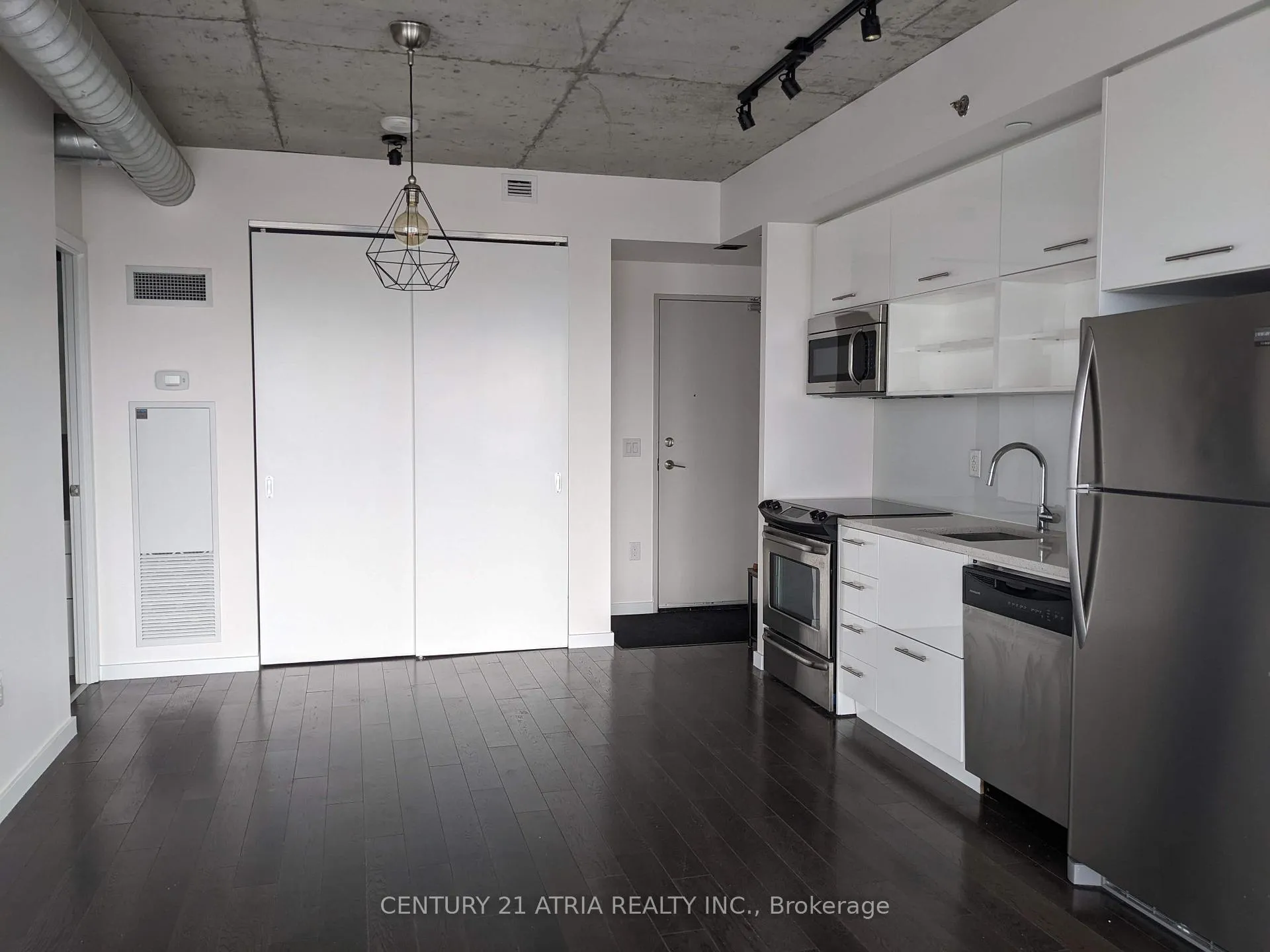 Photo 6 of Unit 1022, 32 Trolley Crescent, Toronto, Waterfront Communities — HOMEH