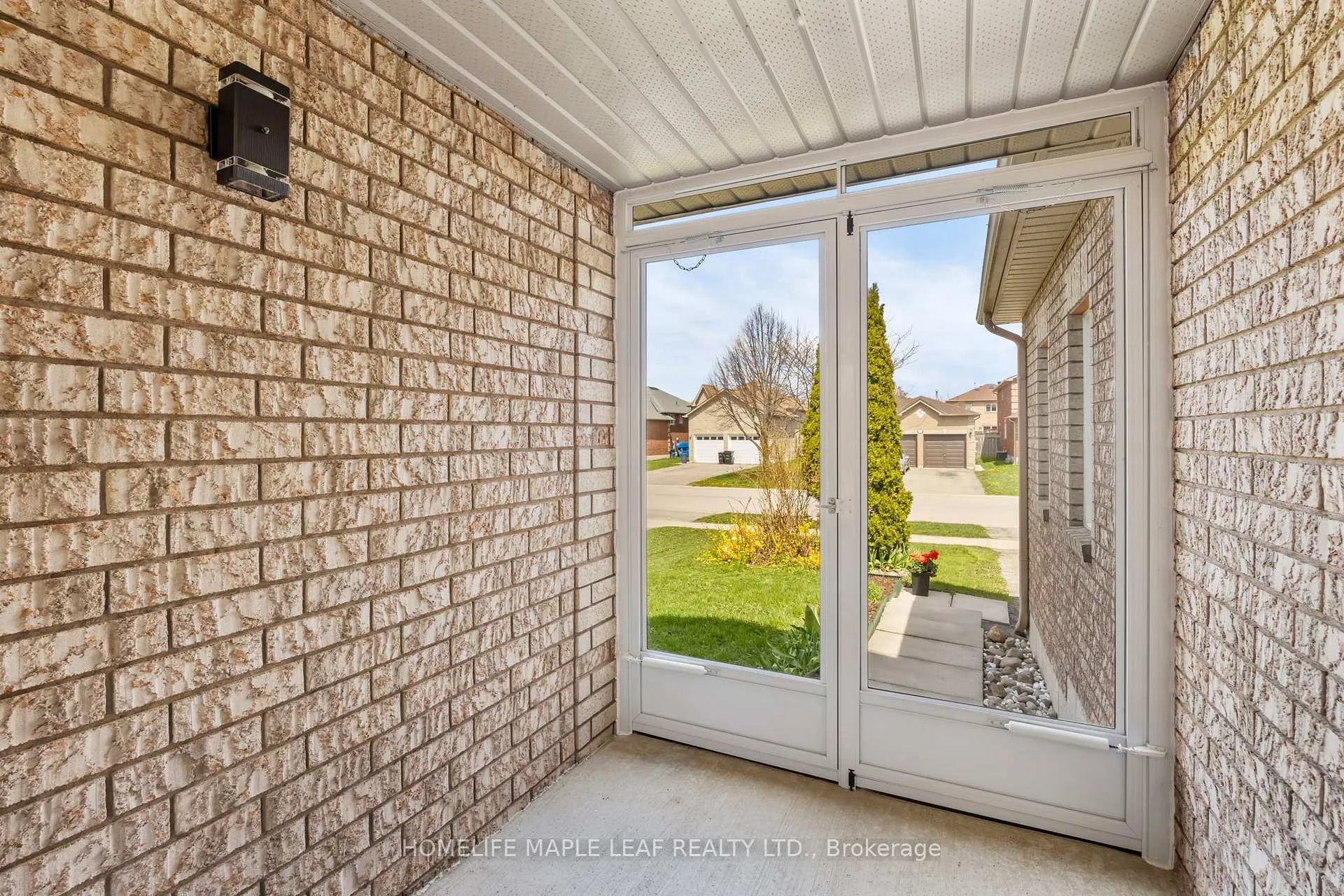 Photo 3 of 17 Irene Drive, Barrie, Painswick South — HOMEH