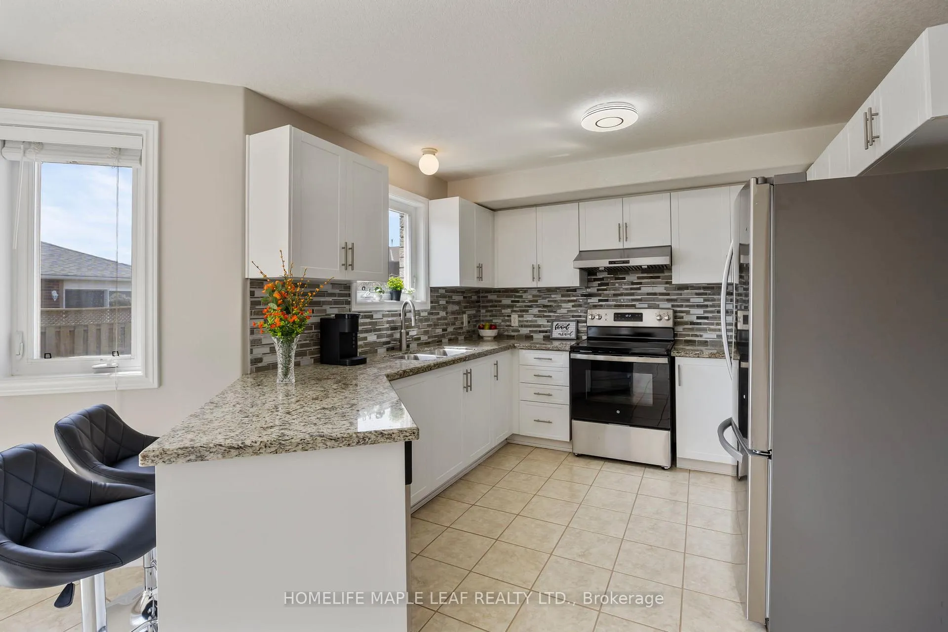 Photo 19 of 17 Irene Drive, Barrie, Painswick South — HOMEH