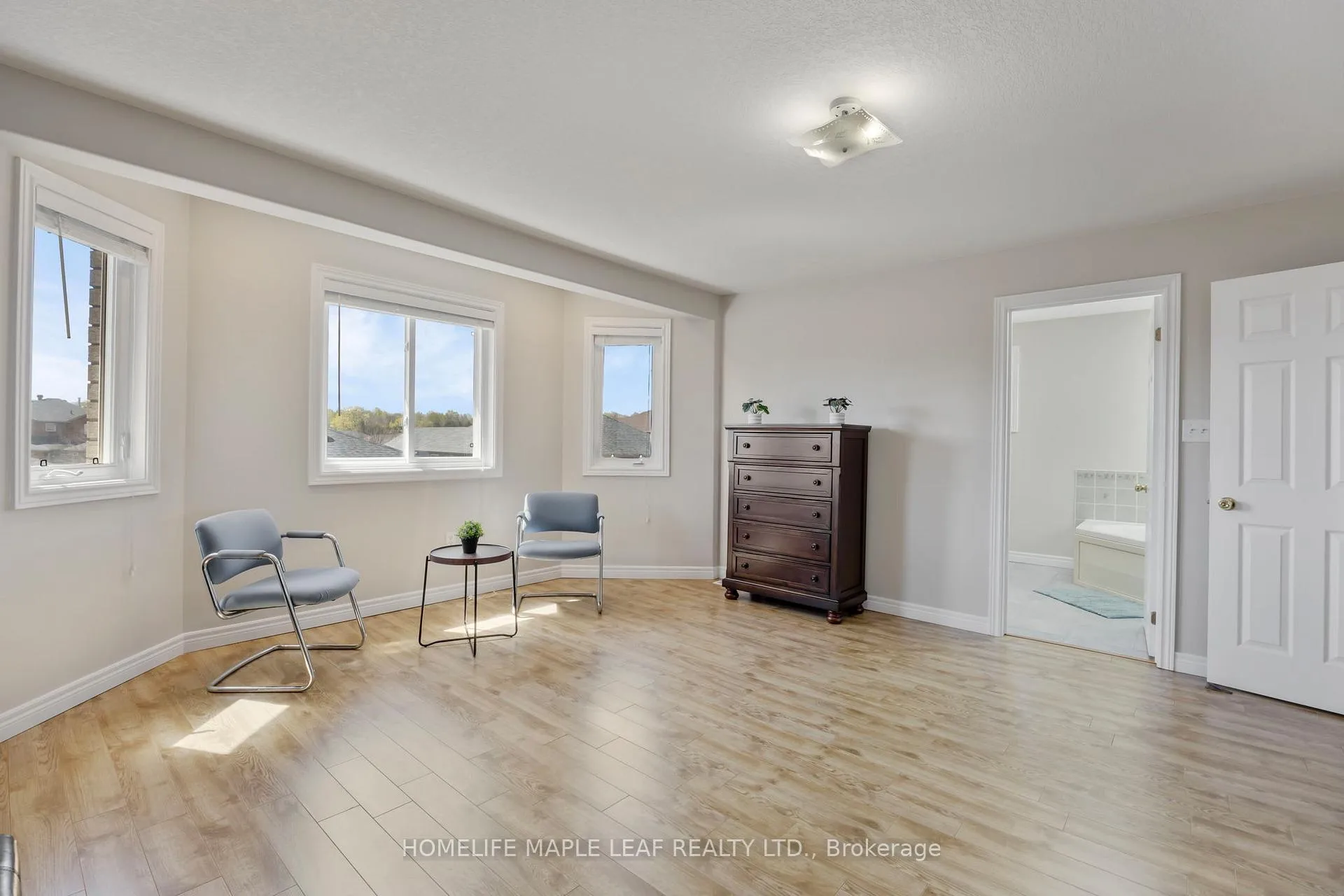 Photo 33 of 17 Irene Drive, Barrie, Painswick South — HOMEH