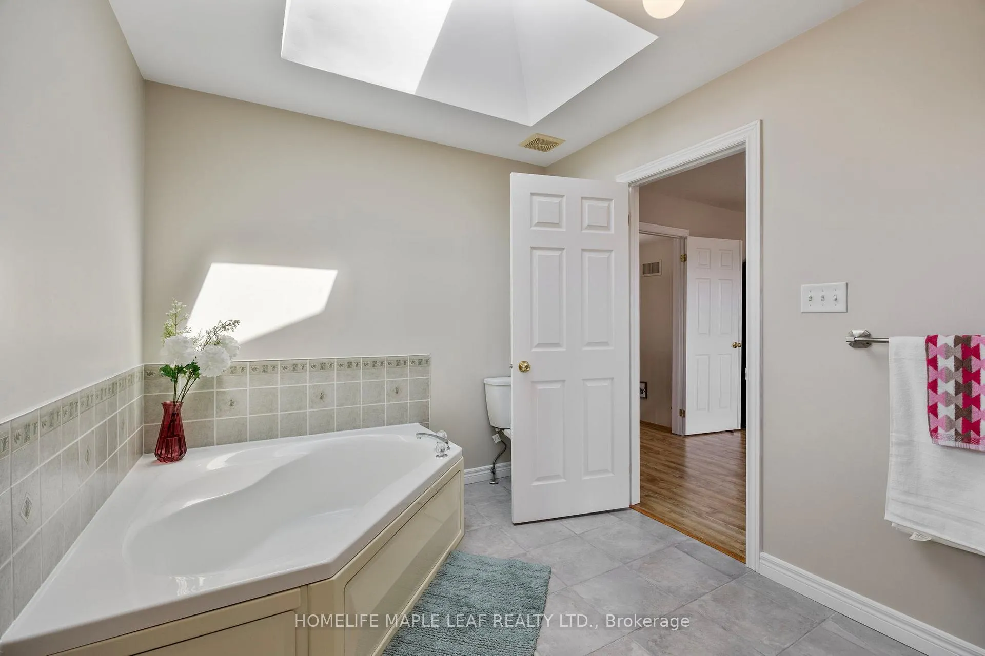Photo 36 of 17 Irene Drive, Barrie, Painswick South — HOMEH