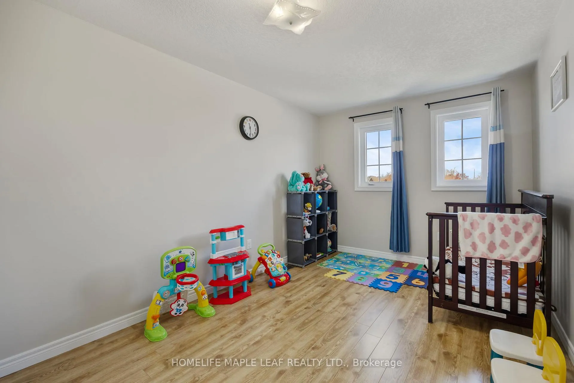 Photo 41 of 17 Irene Drive, Barrie, Painswick South — HOMEH