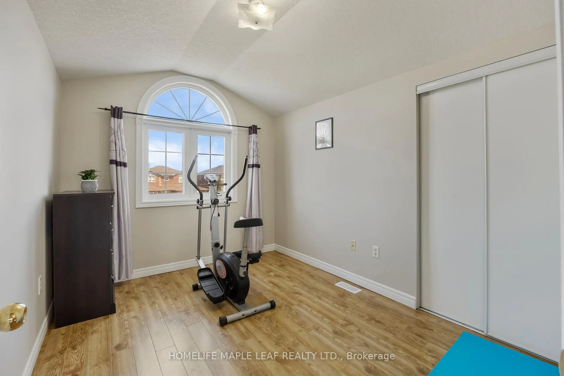 Photo 42 of 17 Irene Drive, Barrie, Painswick South — HOMEH
