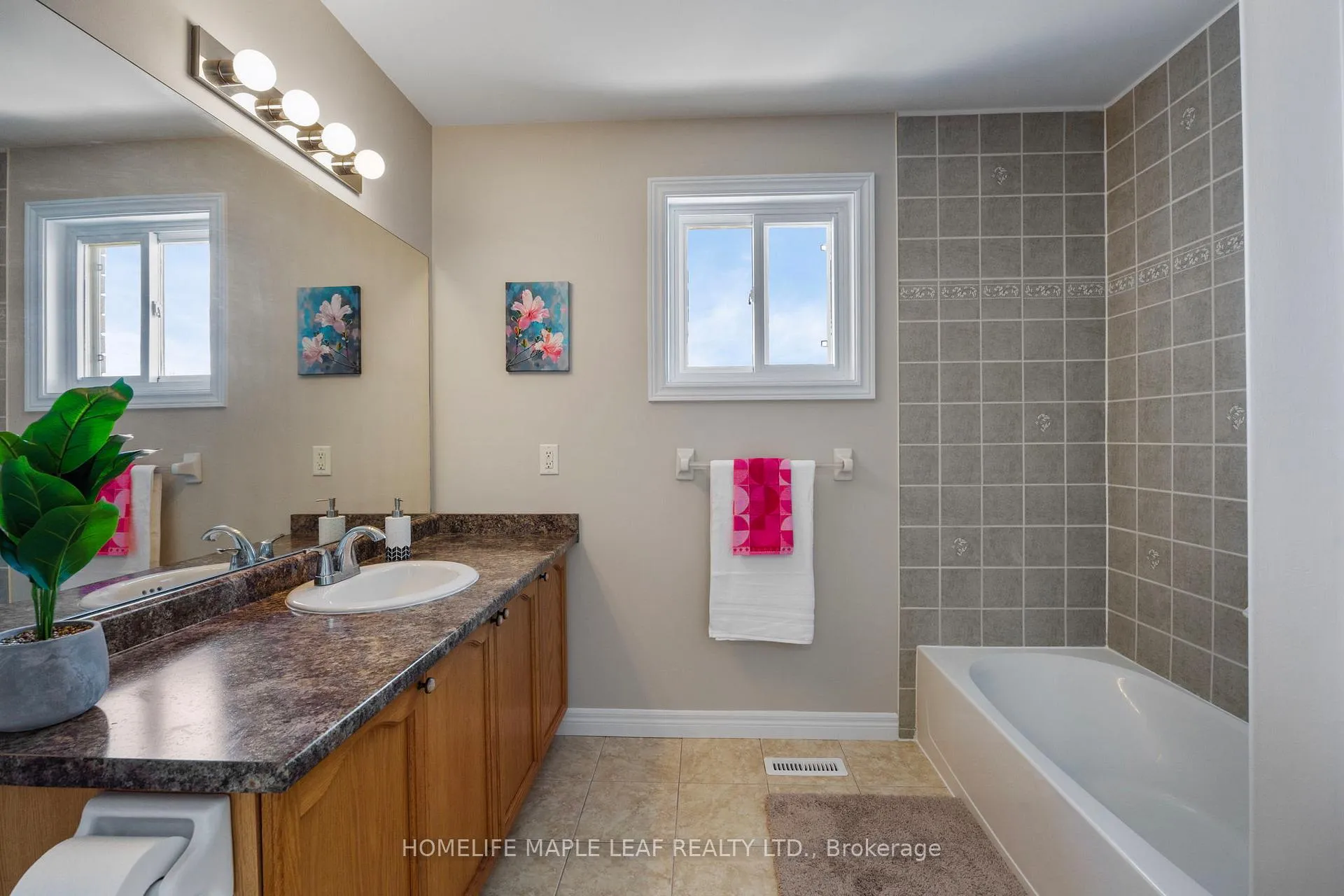 Photo 43 of 17 Irene Drive, Barrie, Painswick South — HOMEH