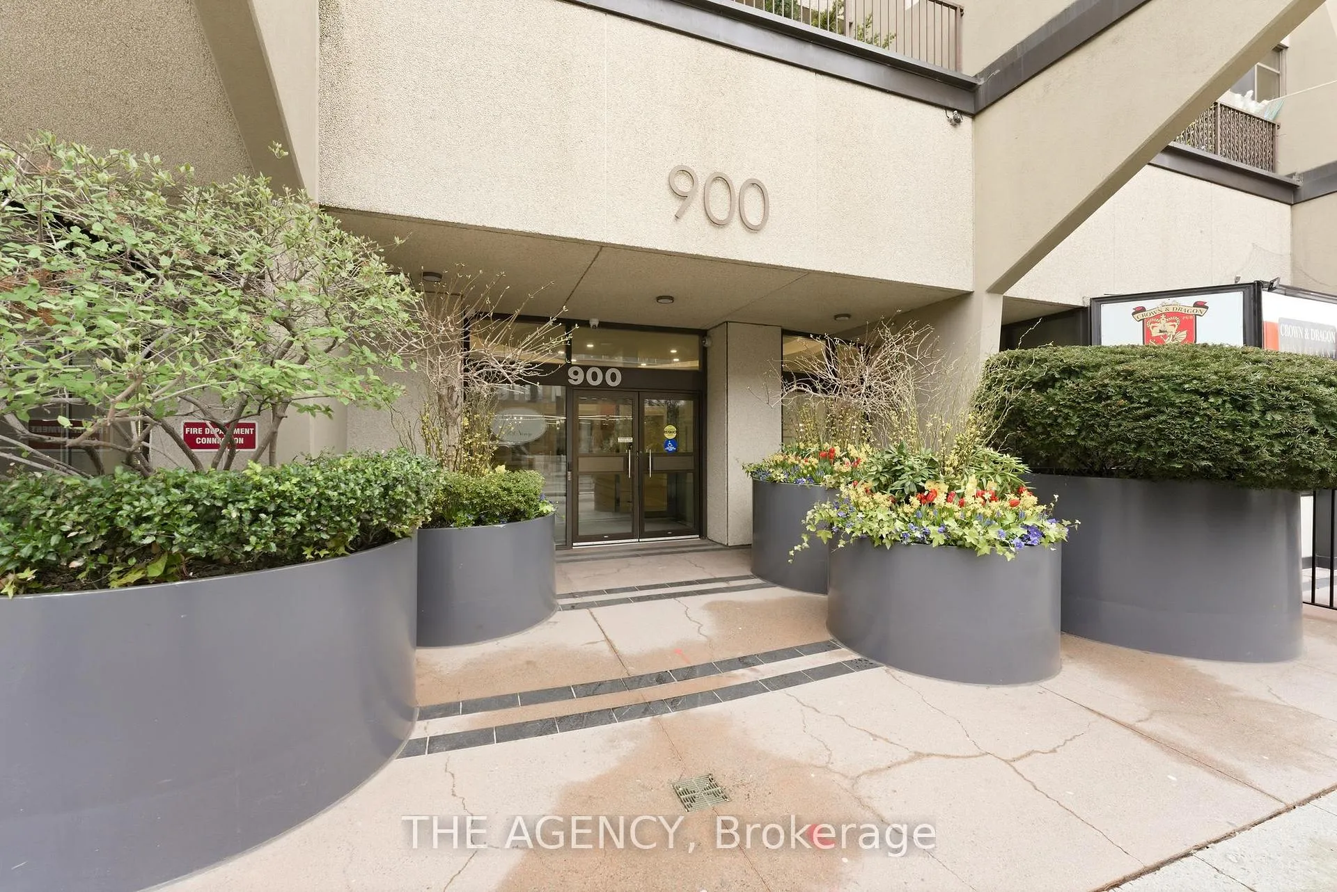 Front of Unit 902, 900 Yonge Street