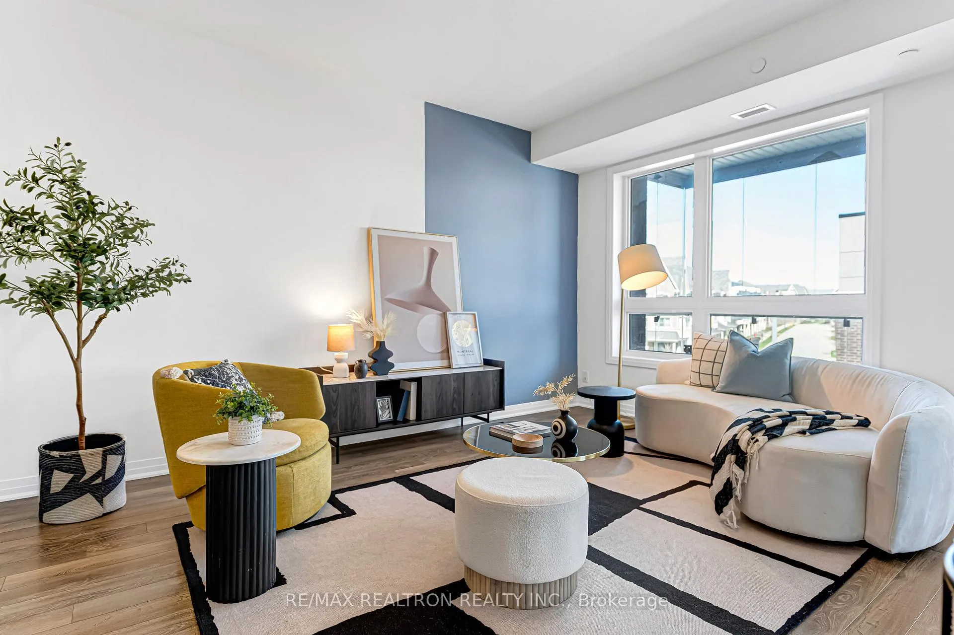 Photo 2 of Unit 304, 58 Adam Seller Street, Markham, Cornell — HOMEH