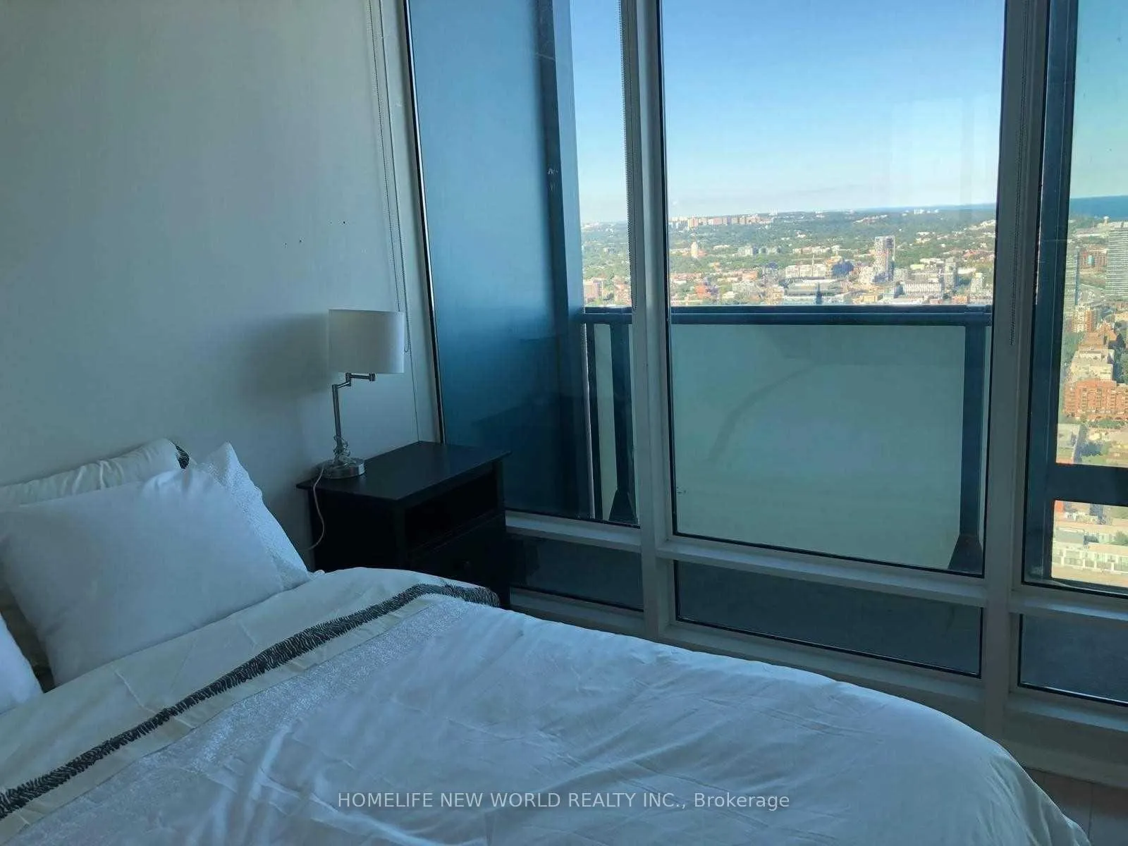 Photo 8 of Unit 5606, 8 The Esplanade Avenue, Toronto, Waterfront Communities — HOMEH