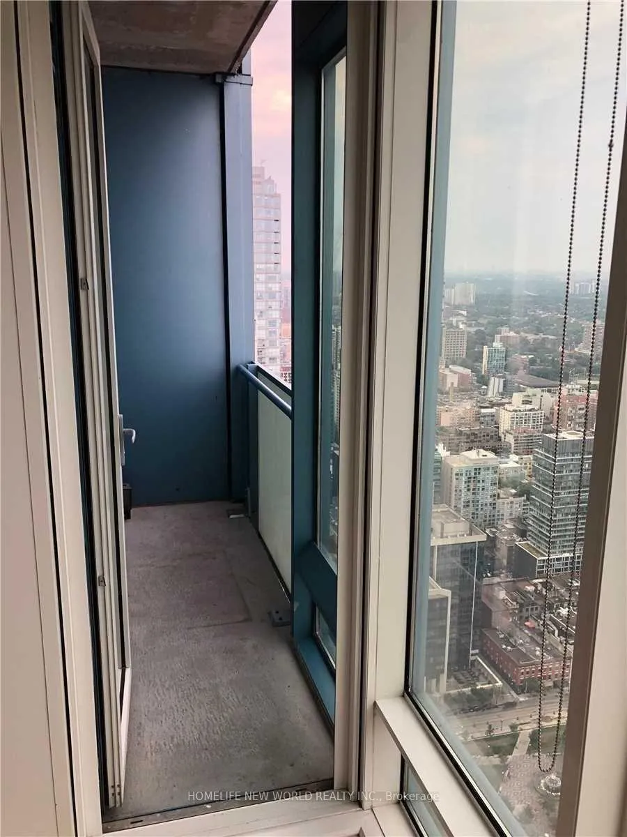 Photo 9 of Unit 5606, 8 The Esplanade Avenue, Toronto, Waterfront Communities — HOMEH