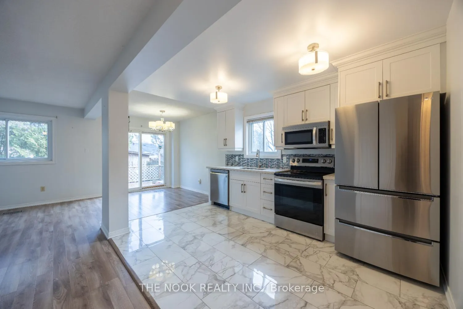 Photo 9 of 606 Cobblehill Drive, Oshawa, Pinecrest — HOMEH