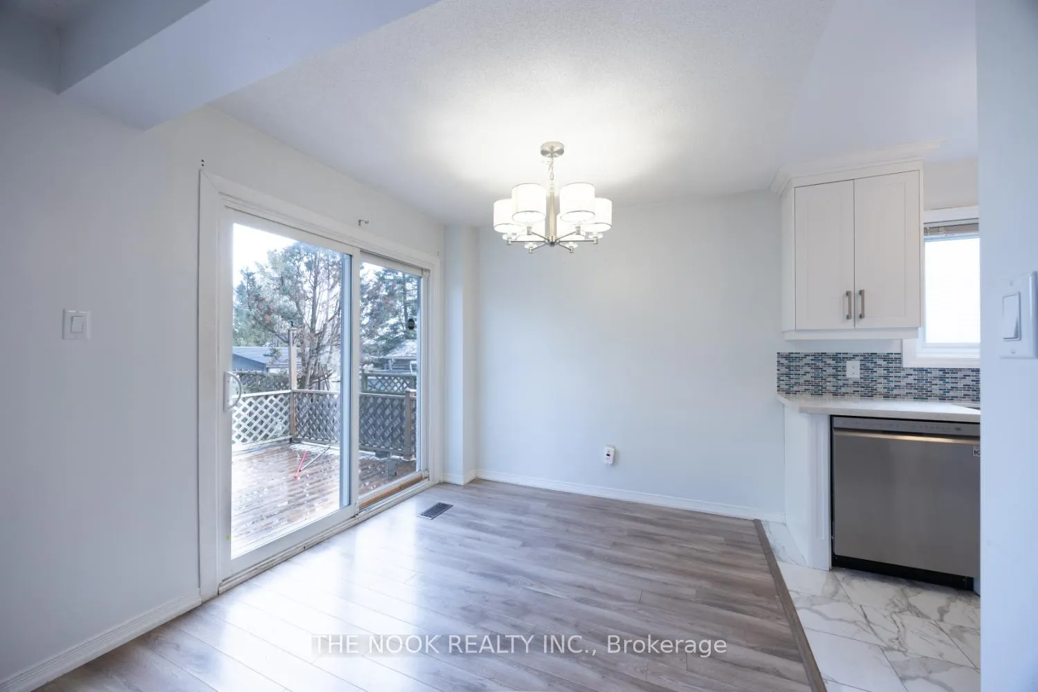 Photo 10 of 606 Cobblehill Drive, Oshawa, Pinecrest — HOMEH