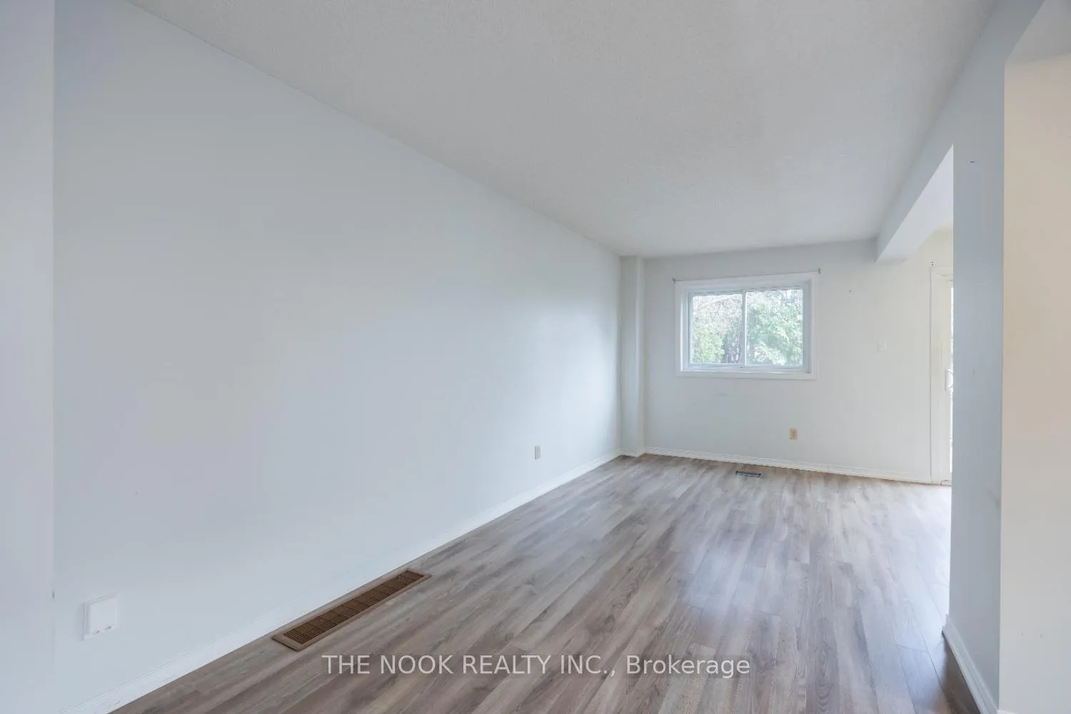 Photo 12 of 606 Cobblehill Drive, Oshawa, Pinecrest — HOMEH