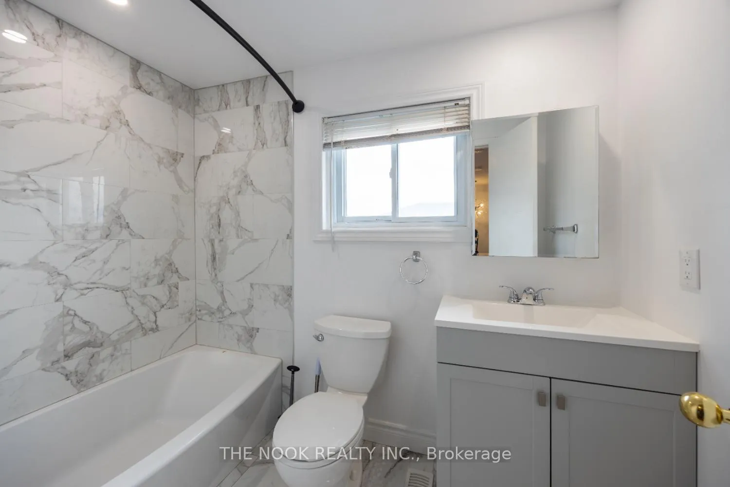 Photo 17 of 606 Cobblehill Drive, Oshawa, Pinecrest — HOMEH