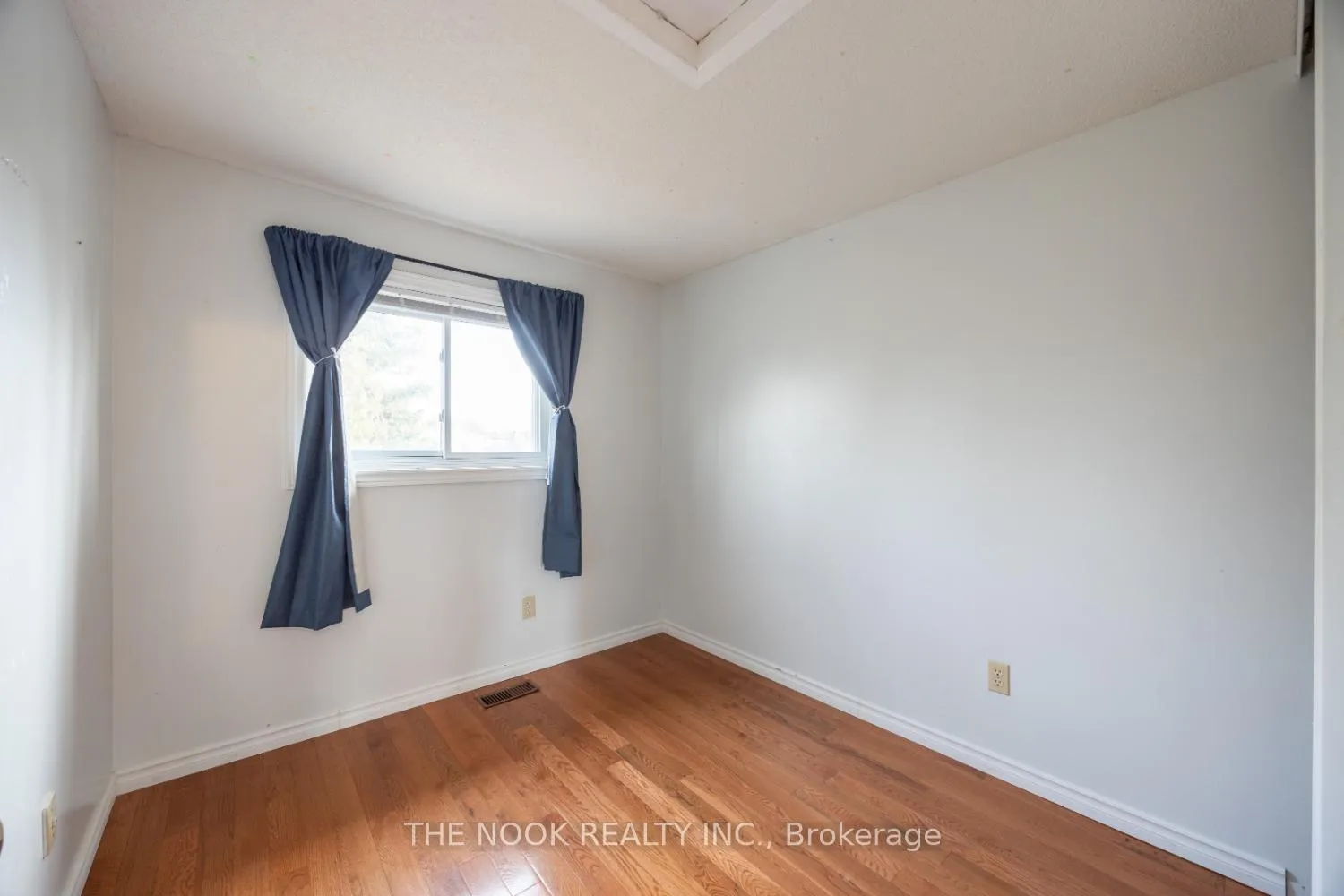 Photo 18 of 606 Cobblehill Drive, Oshawa, Pinecrest — HOMEH
