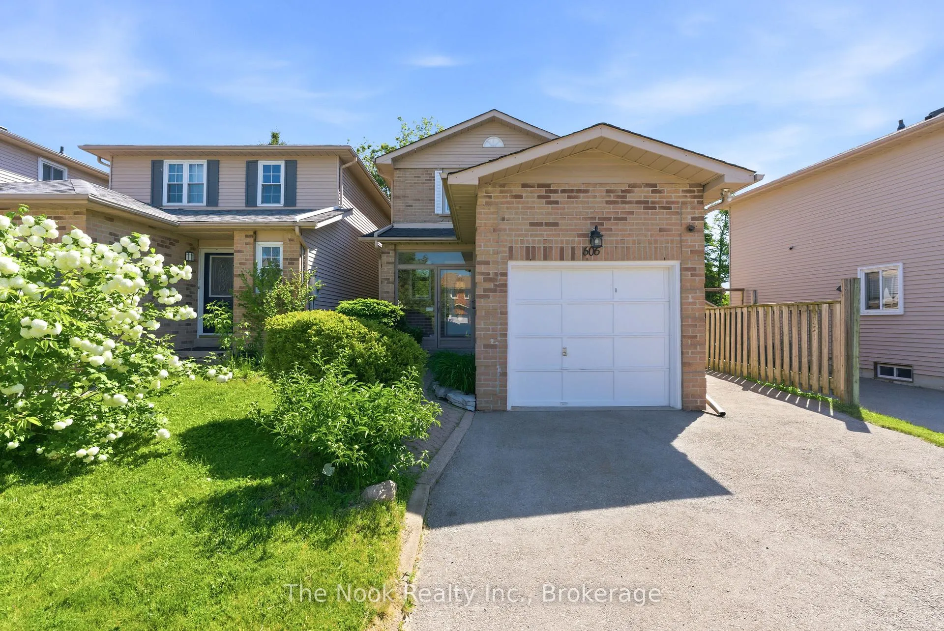 Photo 2 of 606 Cobblehill Drive, Oshawa, Pinecrest — HOMEH
