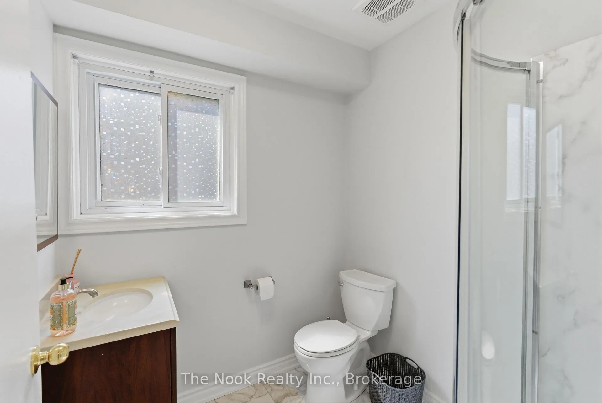 Photo 6 of 606 Cobblehill Drive, Oshawa, Pinecrest — HOMEH