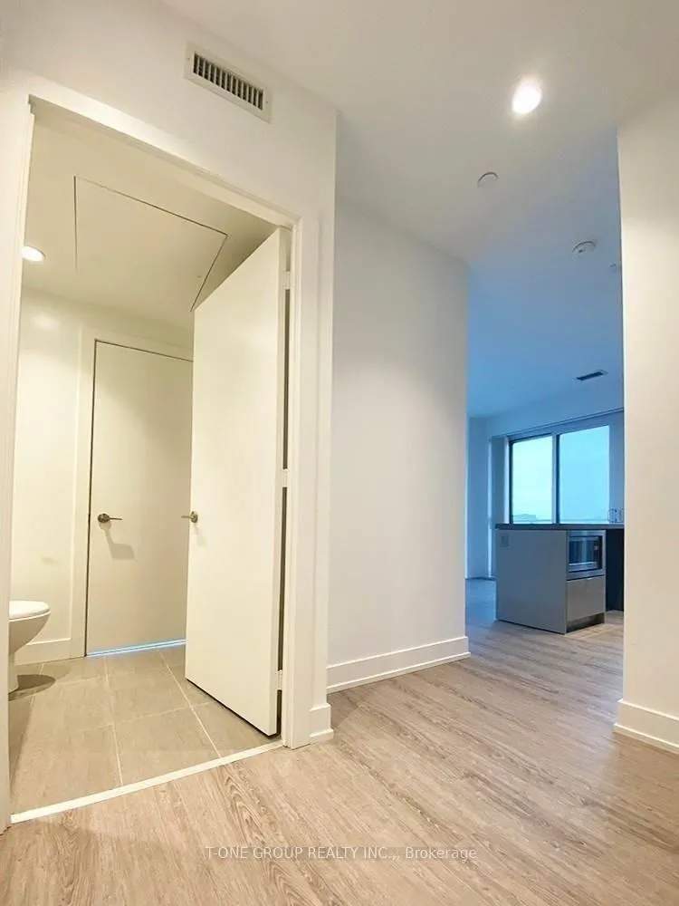 Photo 8 of Unit 2810, 7 Grenville Street, Toronto, Bay Street Corridor — HOMEH