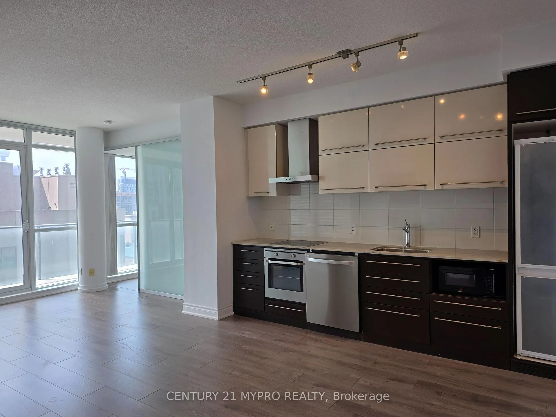 Photo 4 of Unit Ph 507, 770 Bay Street, Toronto, Bay Street Corridor — HOMEH