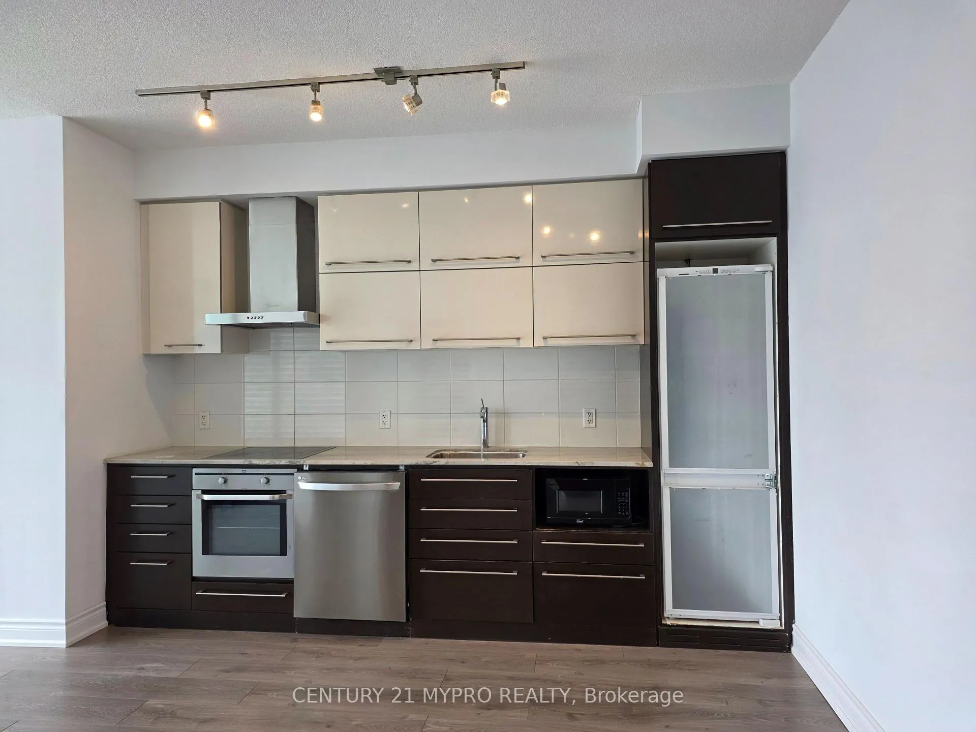 Photo 5 of Unit Ph 507, 770 Bay Street, Toronto, Bay Street Corridor — HOMEH