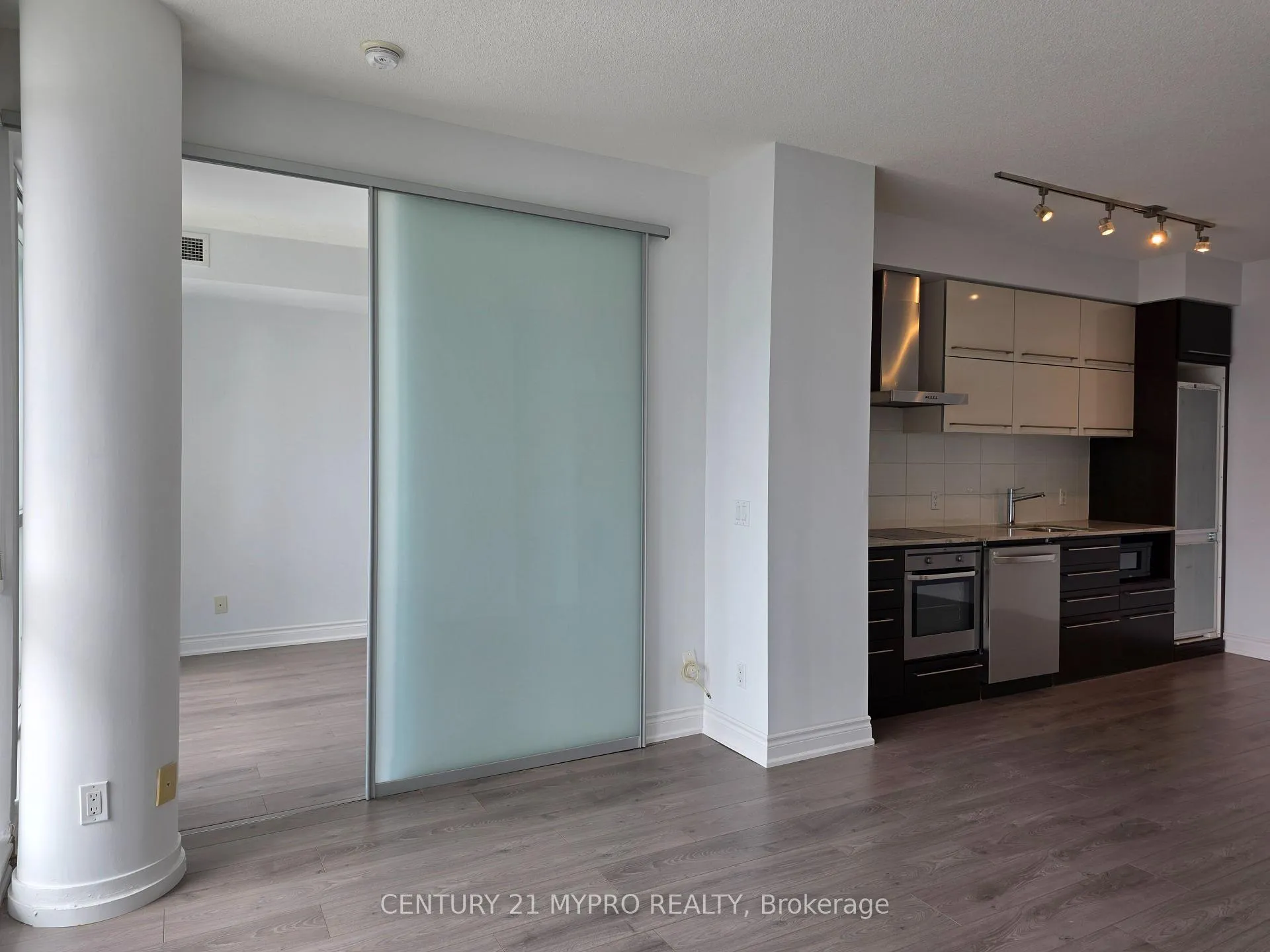 Photo 8 of Unit Ph 507, 770 Bay Street, Toronto, Bay Street Corridor — HOMEH
