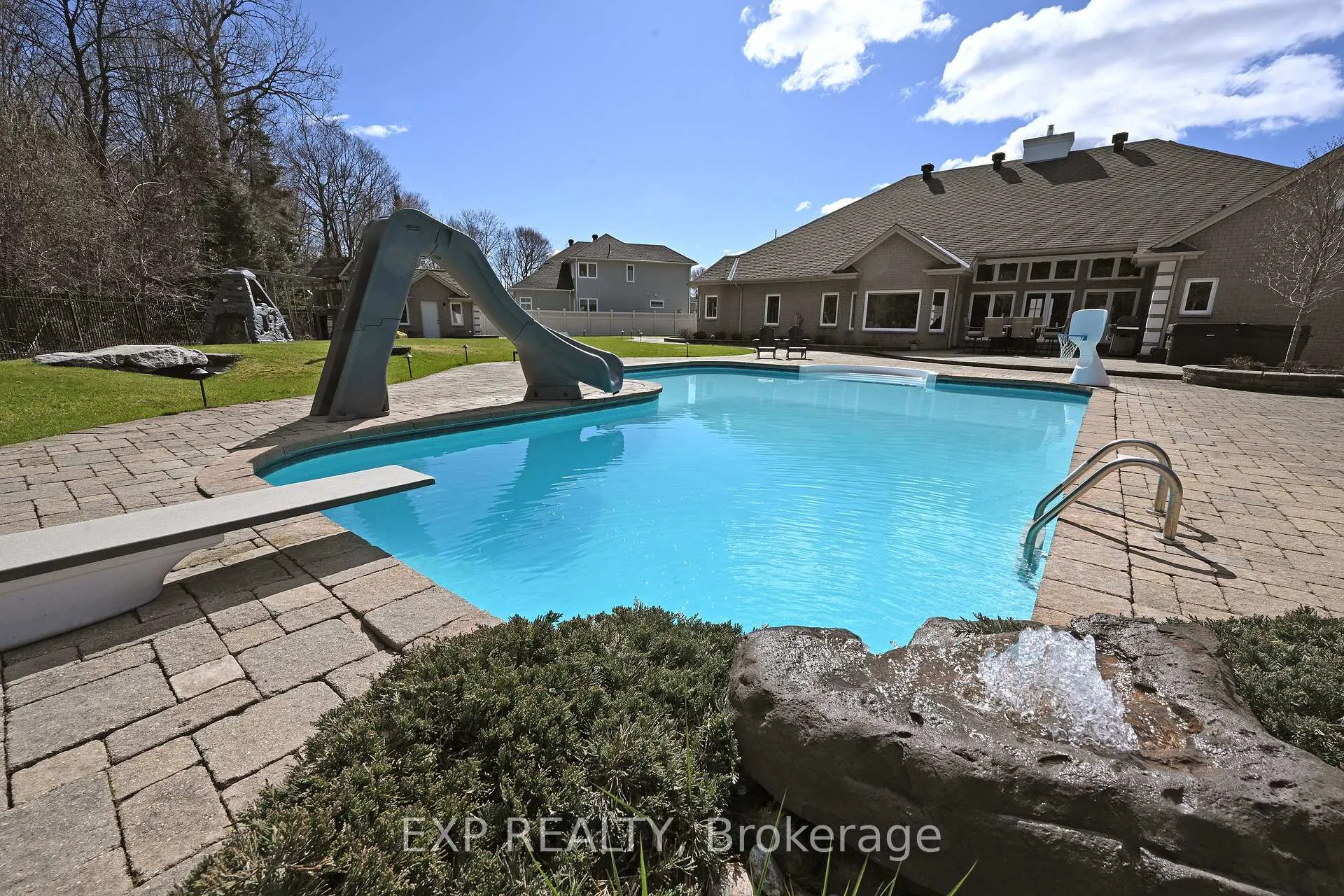 Photo 48 of 22 Melissa Crescent, North Bay, Airport — HOMEH