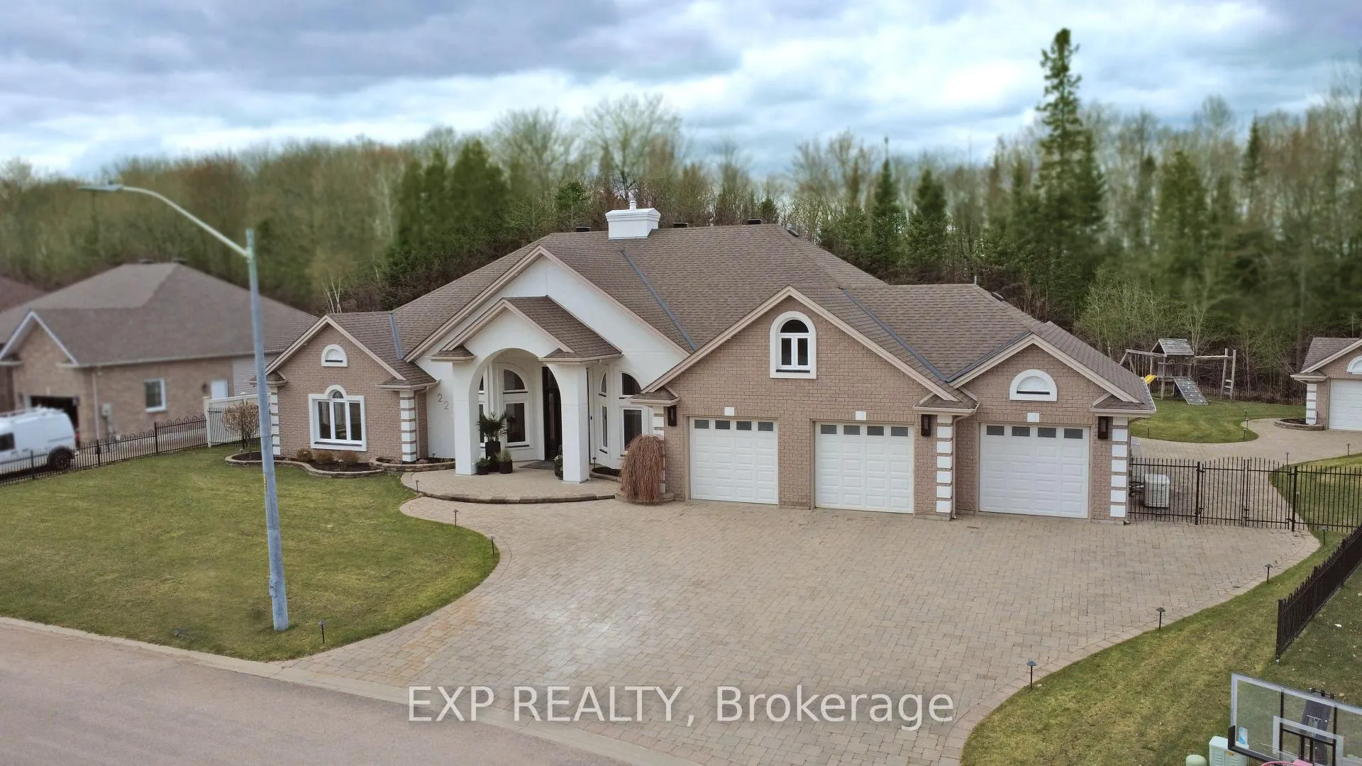 Photo 51 of 22 Melissa Crescent, North Bay, Airport — HOMEH