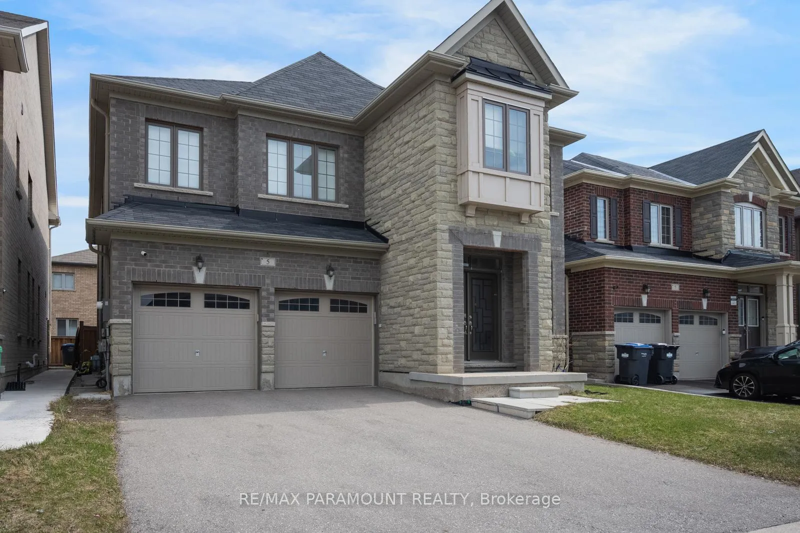Photo 2 of 5 Ezra Crescent, Brampton, Northwest Brampton — HOMEH