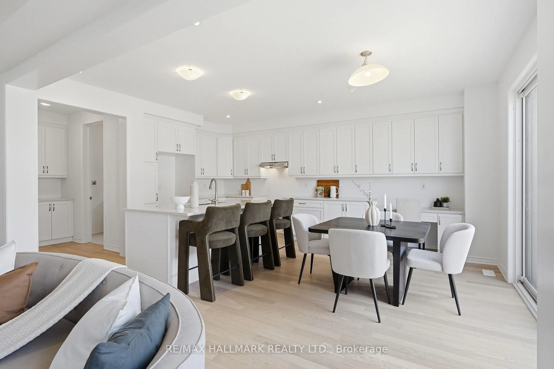 Photo 12 of 3065 Ireton Street, Innisfil, Rural Innisfil — HOMEH