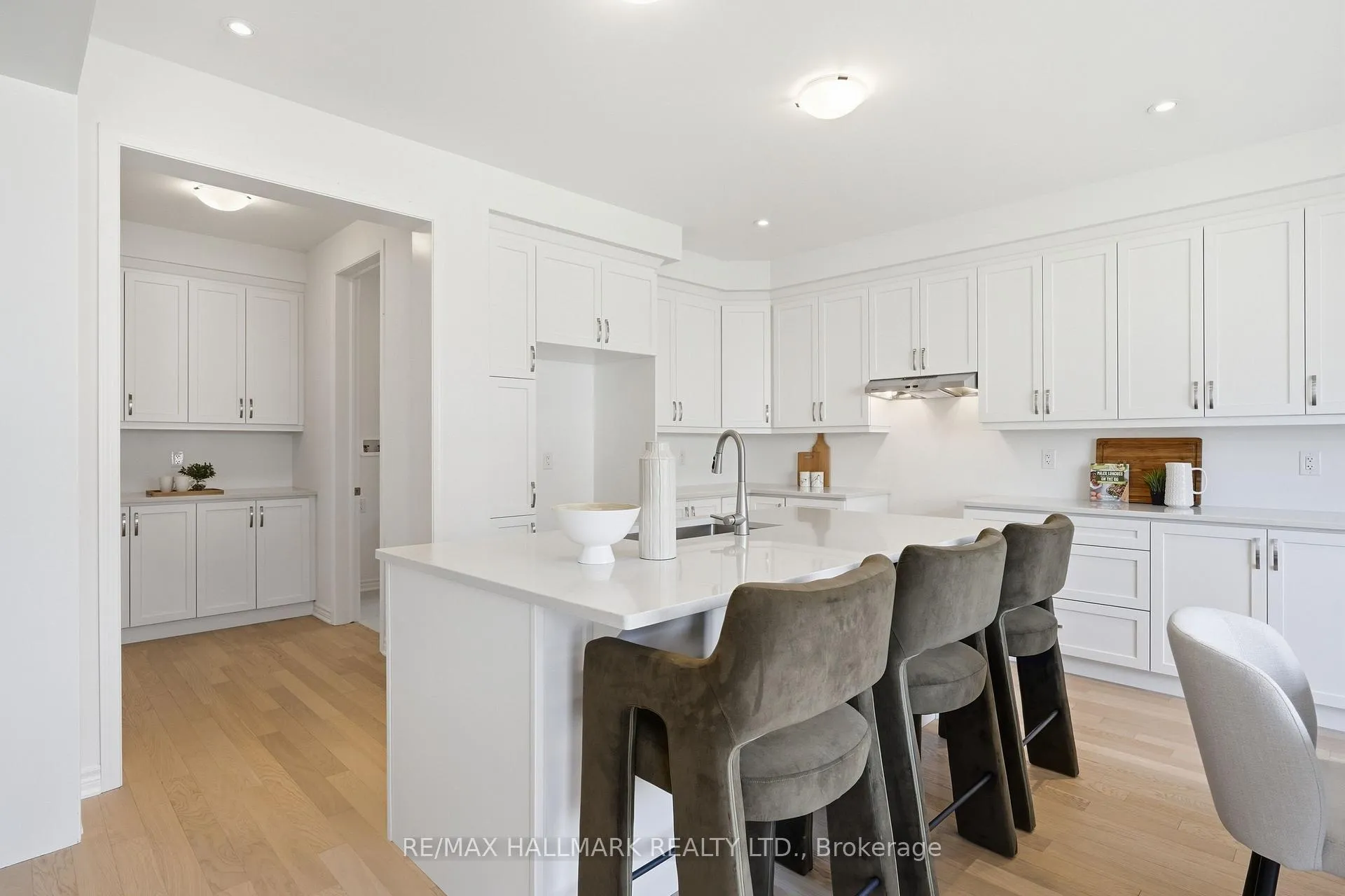 Photo 16 of 3065 Ireton Street, Innisfil, Rural Innisfil — HOMEH