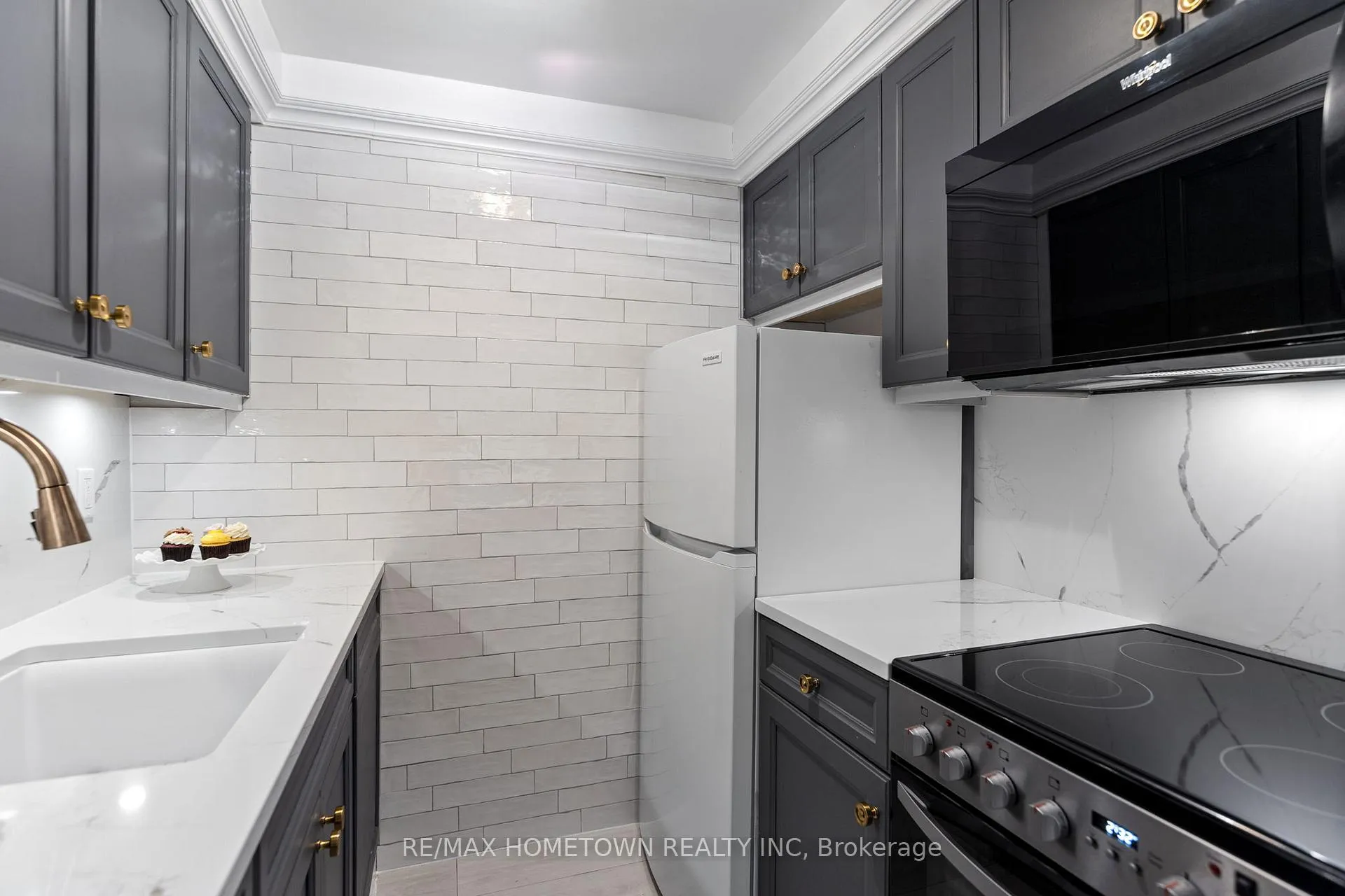 Photo 17 of Unit 406, 109 King Street E, Brockville — HOMEH