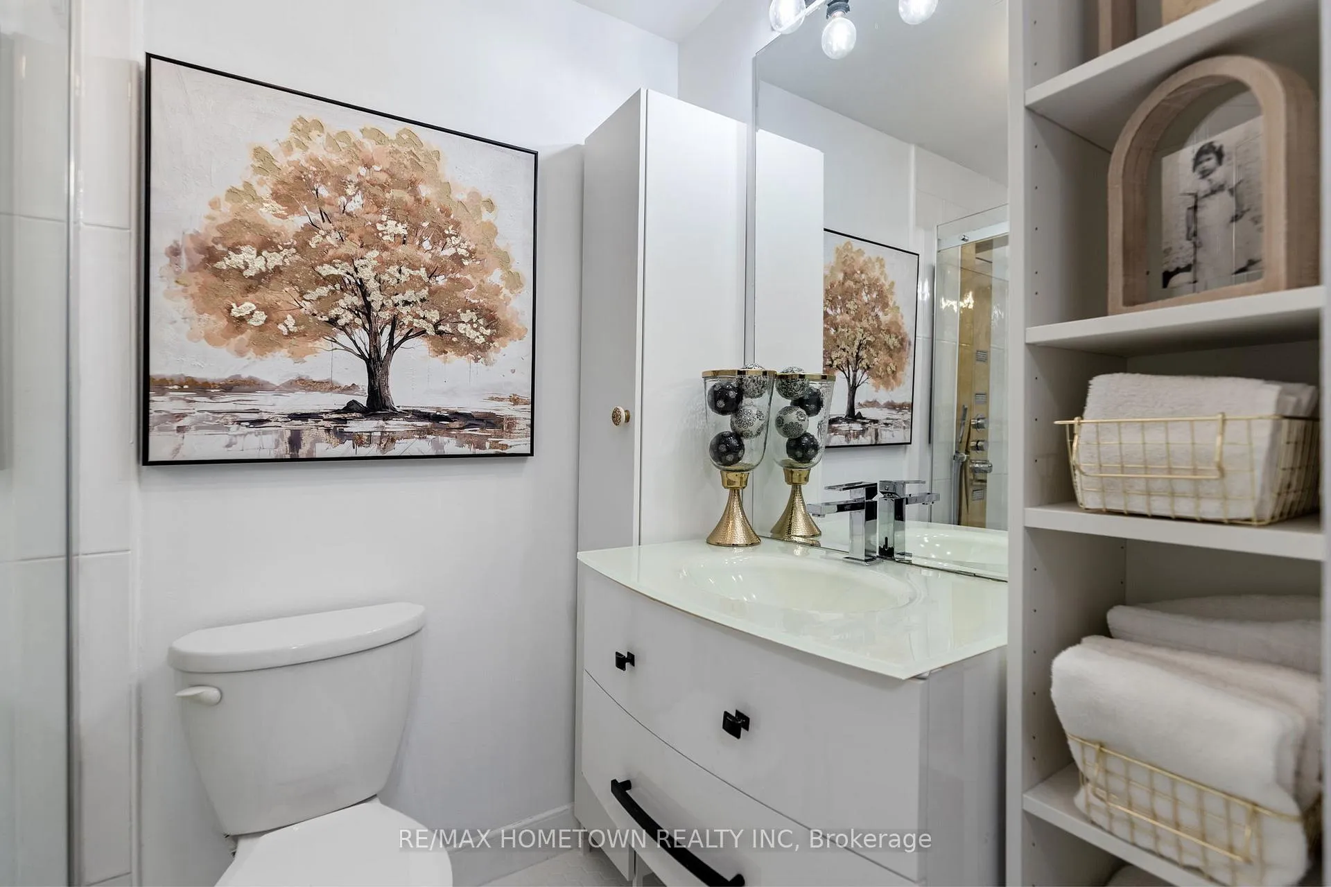 Photo 20 of Unit 406, 109 King Street E, Brockville — HOMEH