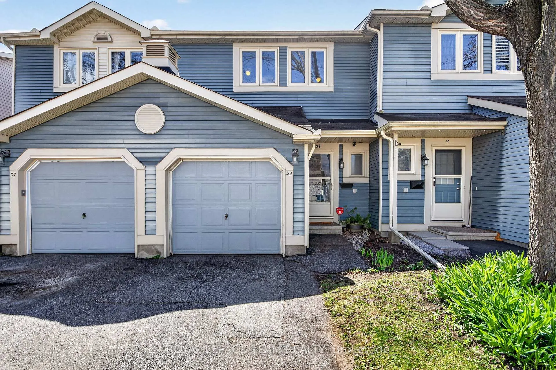 Photo 3 of 39 Saxton Private, Ottawa, Redwood Park — HOMEH