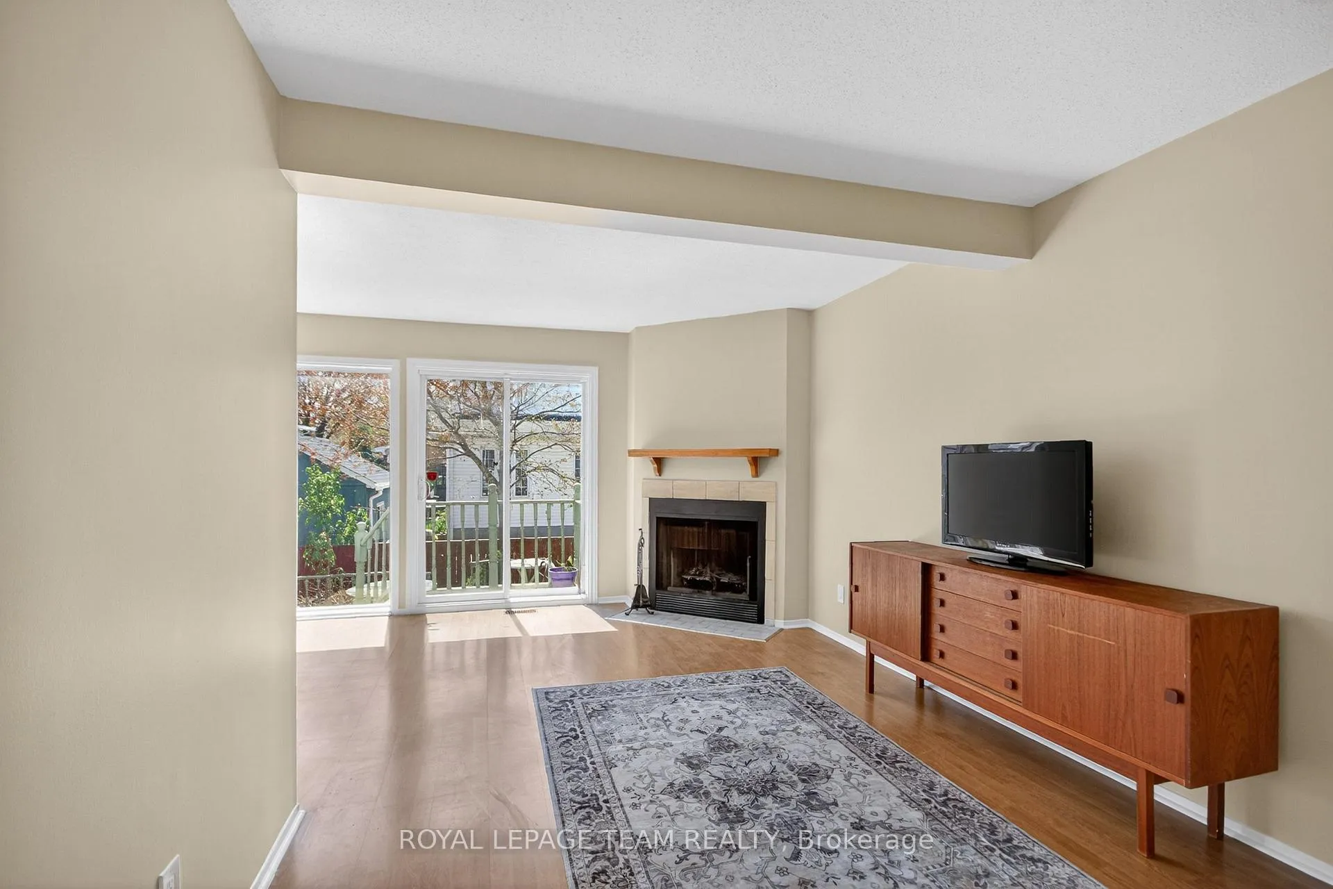 Photo 6 of 39 Saxton Private, Ottawa, Redwood Park — HOMEH